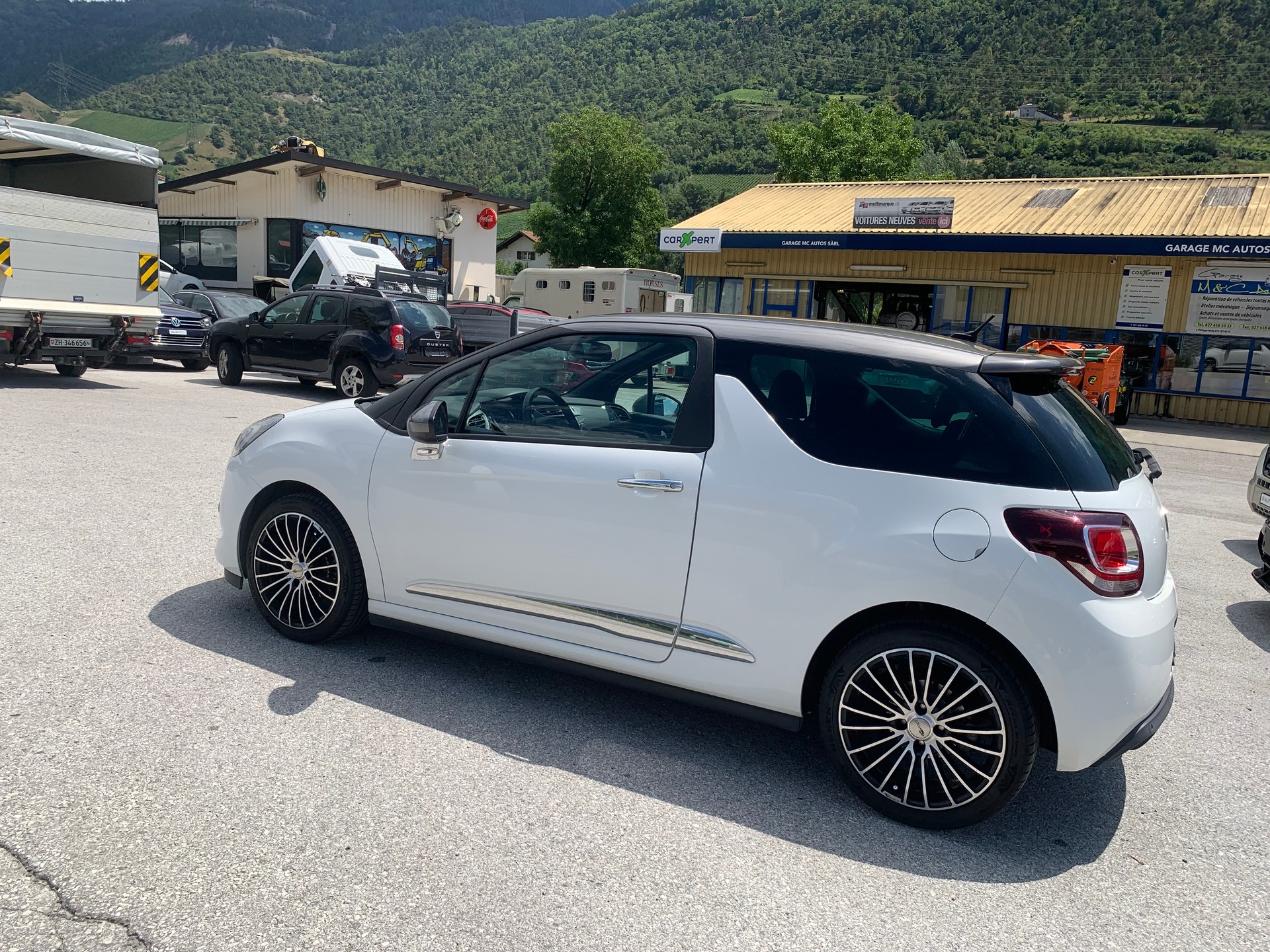 DS AUTOMOBILES DS3 1.6 16V BlueHDi Sport Chic Plus-showroom-element-2