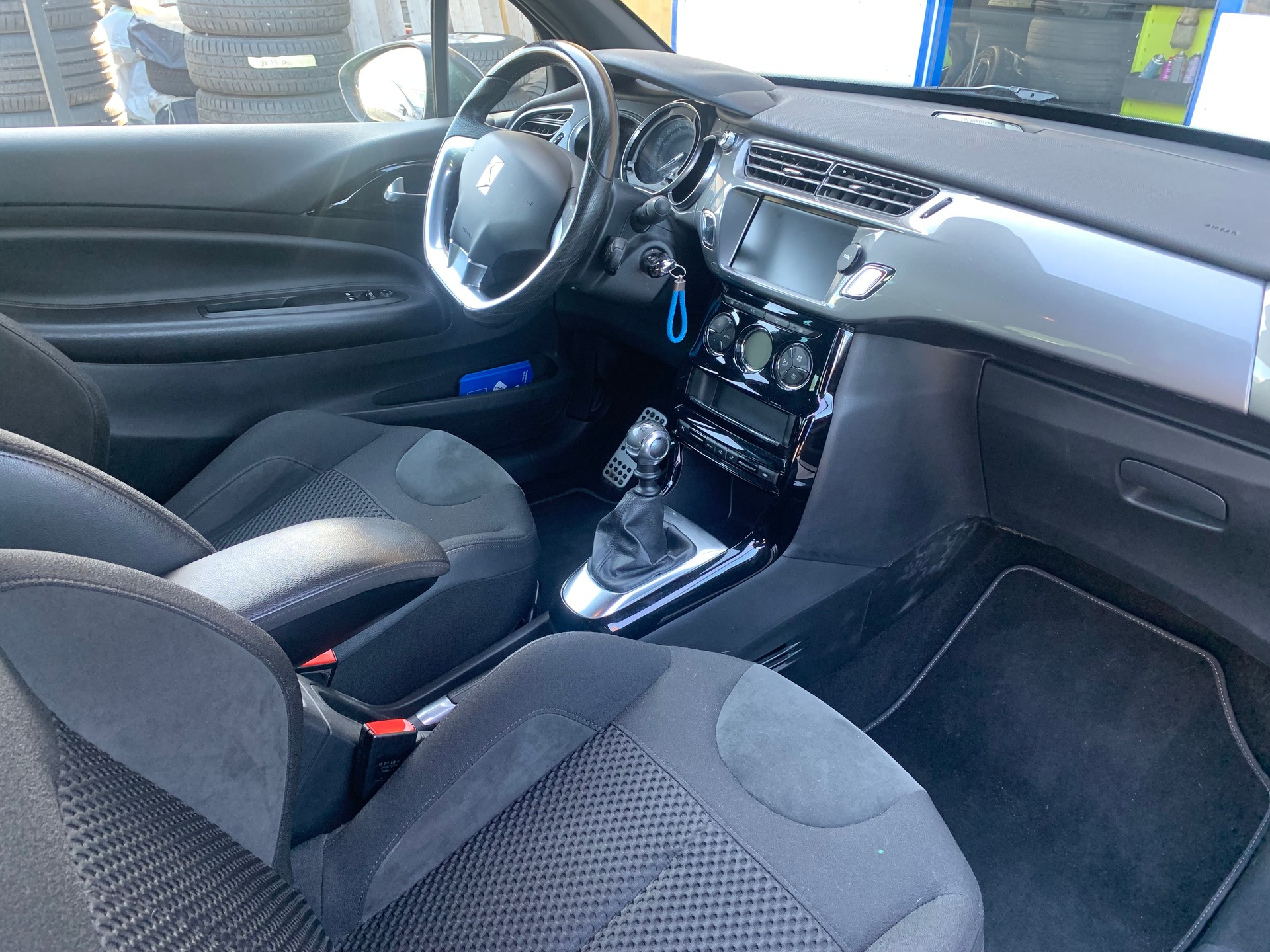 DS AUTOMOBILES DS3 1.6 16V BlueHDi Sport Chic Plus-image-14