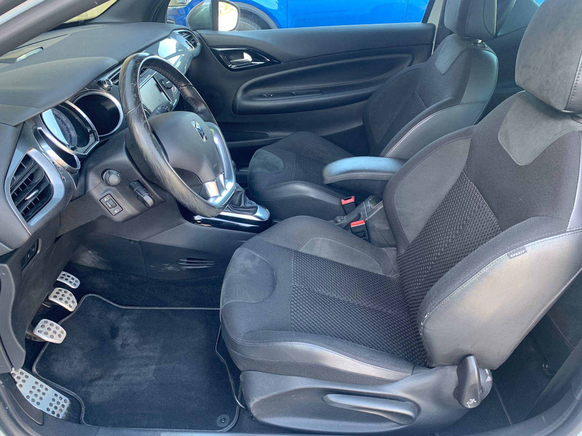 DS AUTOMOBILES DS3 1.6 16V BlueHDi Sport Chic Plus-image-12