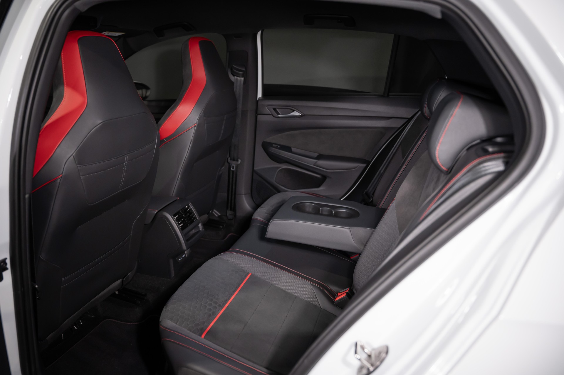 VW Golf VIII 2.0 TSI GTI Clubsport DSG-image-15