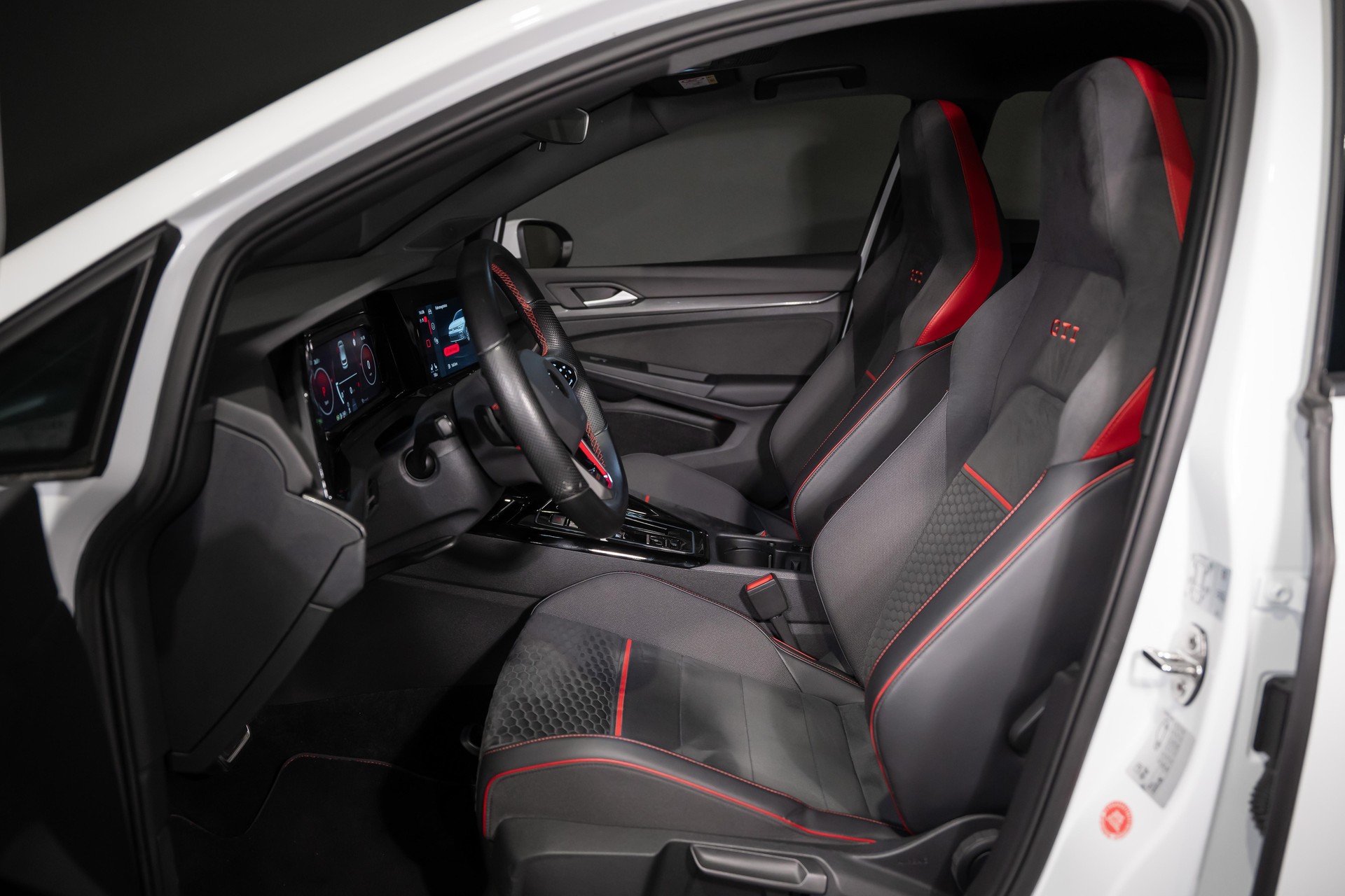 VW Golf VIII 2.0 TSI GTI Clubsport DSG-image-13