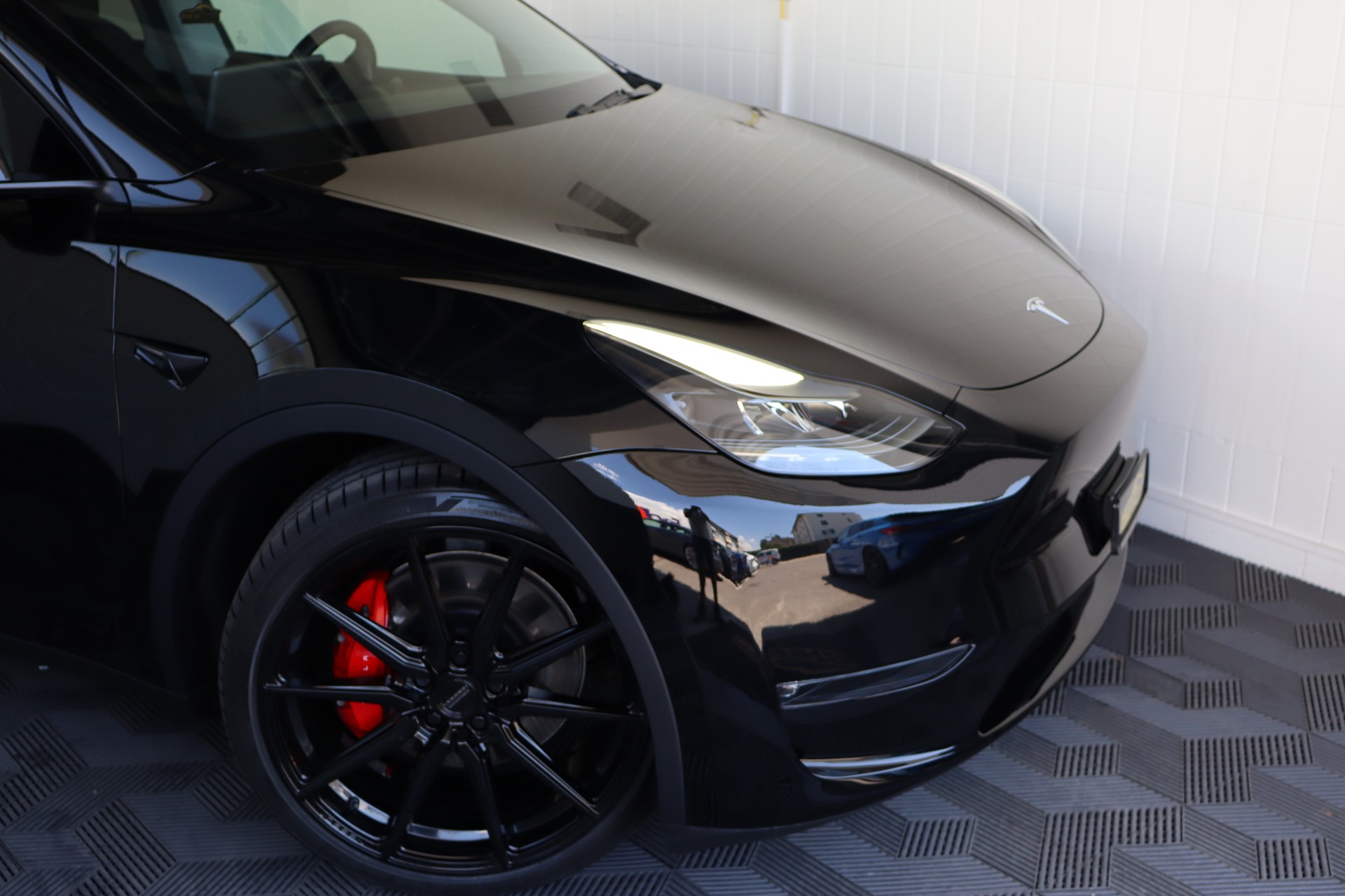 TESLA Model Y Performance-image-4