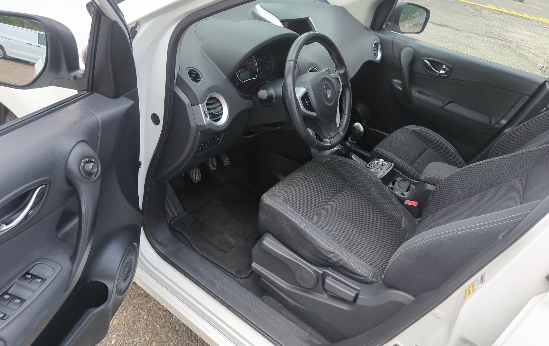 RENAULT Koleos 2.0 dCi Dynamique 4x4-image-8