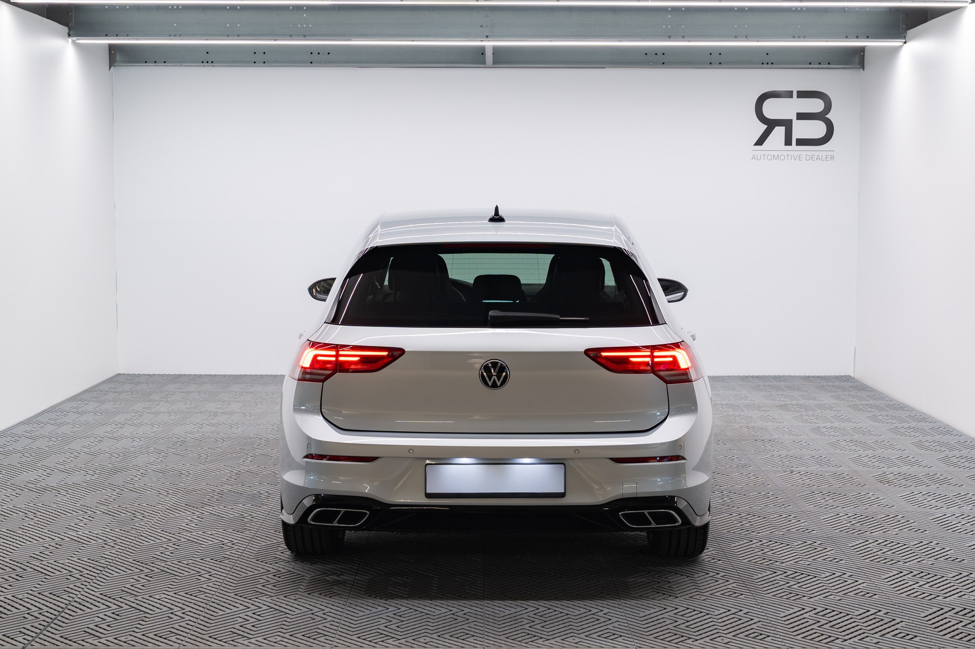 VW Golf 1.5 eTSI mHEV ACT R-Line DSG-image-4