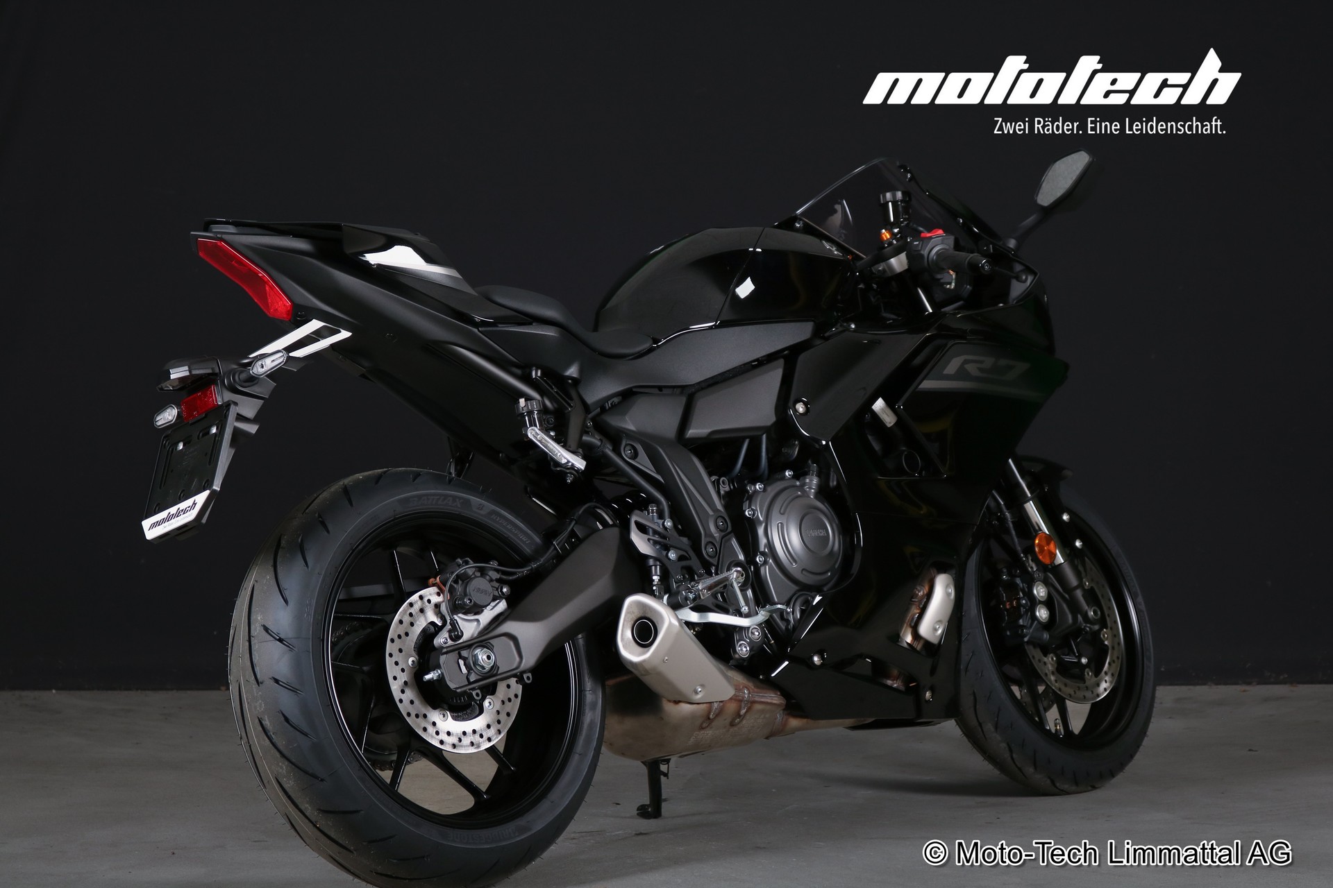 YAMAHA YZF-R7-showroom-element-2