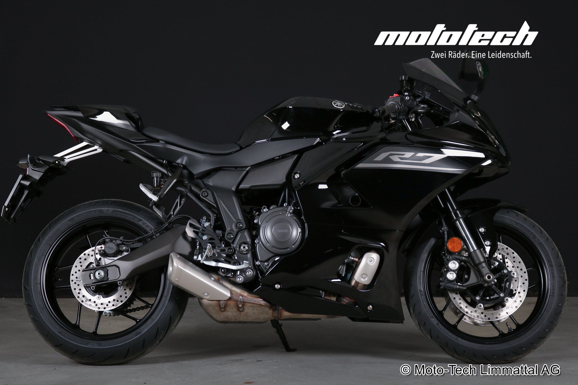 YAMAHA YZF-R7-showroom-element-1