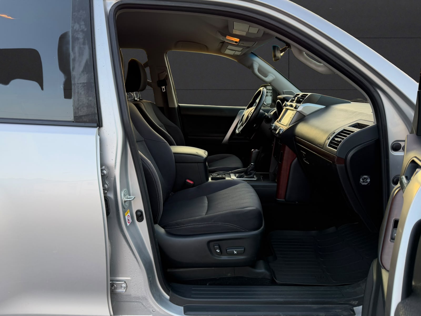 TOYOTA Land Cruiser 2.8TD Sol Premium Automat-image-18