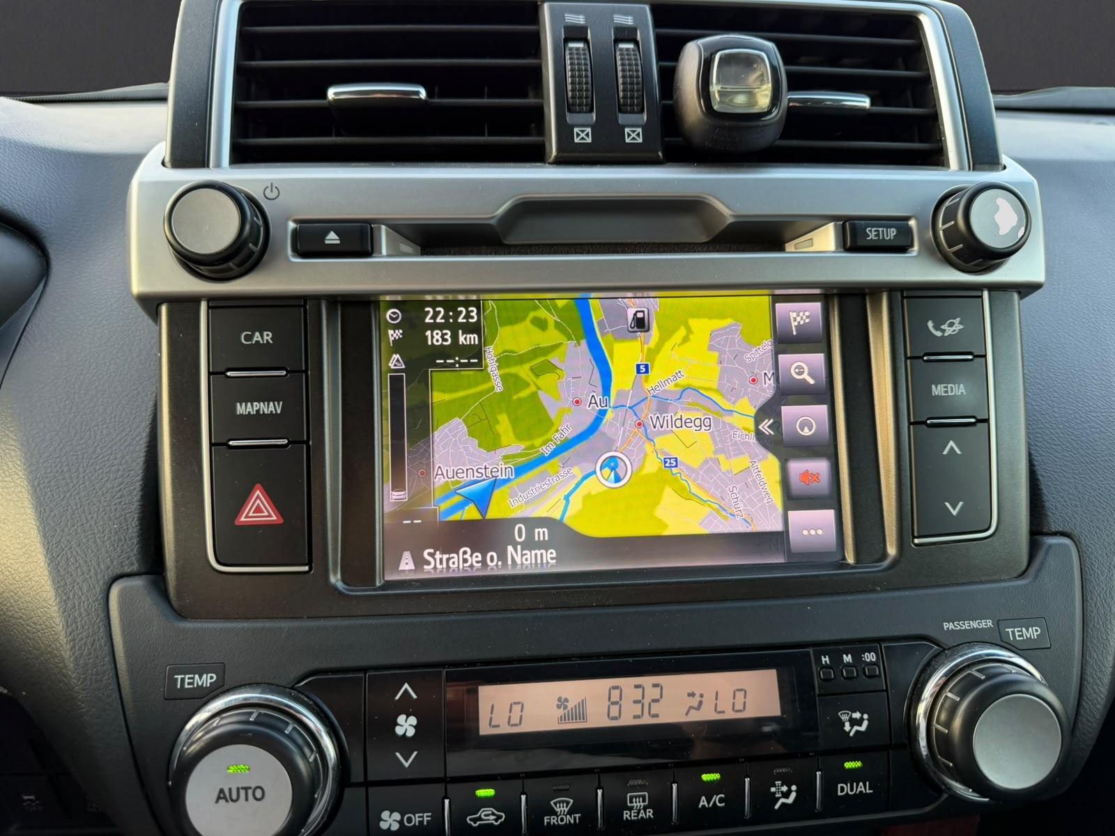 TOYOTA Land Cruiser 2.8TD Sol Premium Automat-image-11