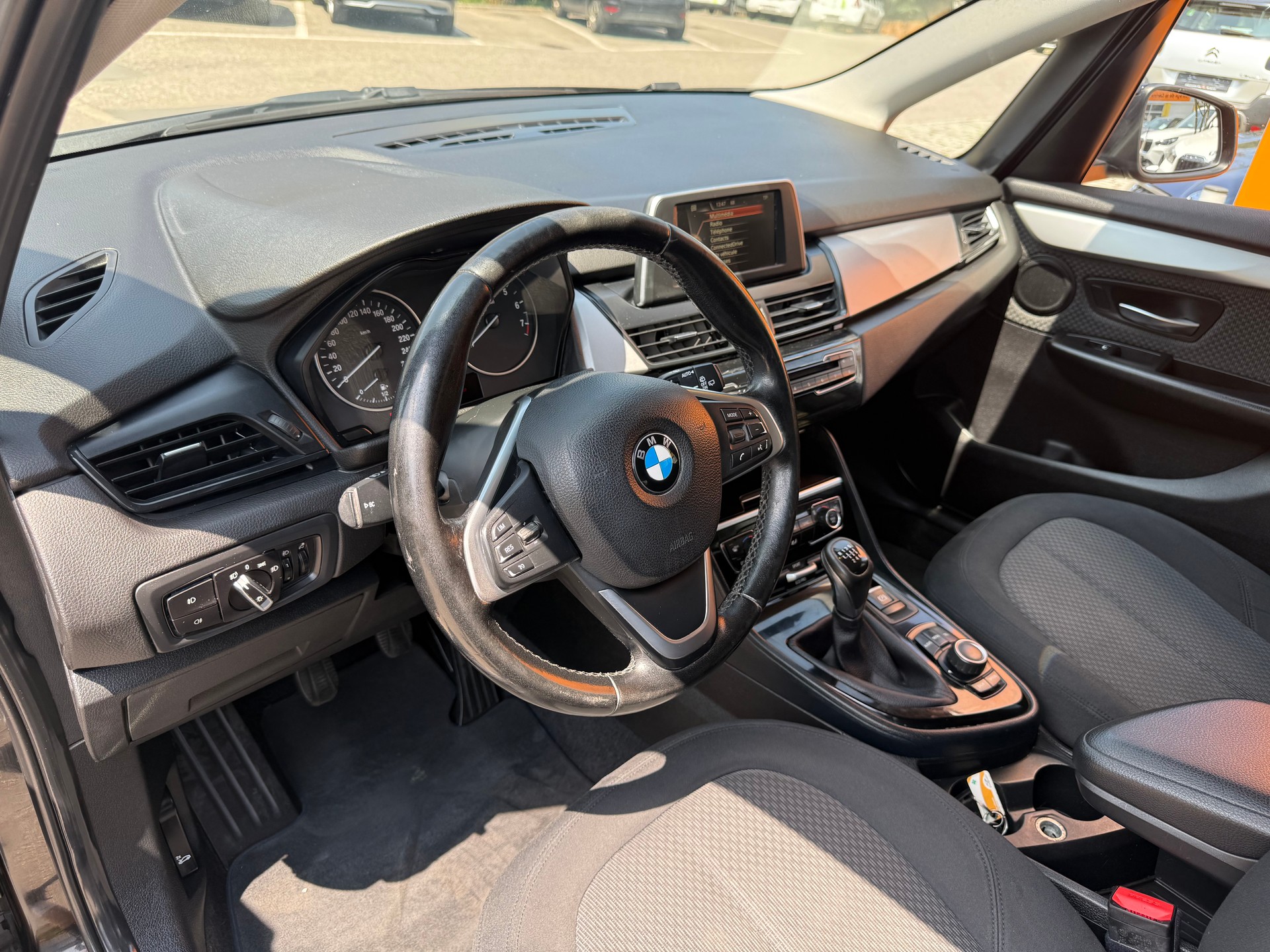 BMW 218i Active Tourer-image-5