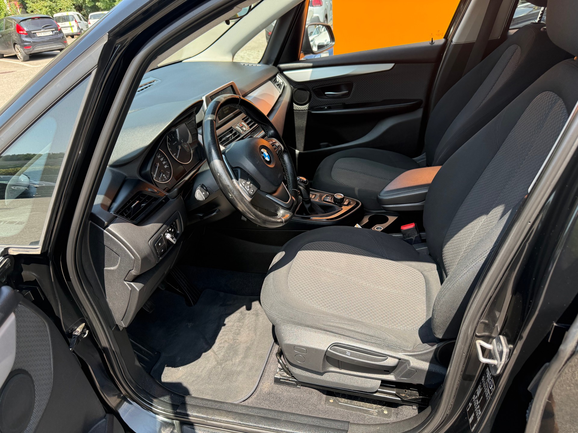BMW 218i Active Tourer-image-4