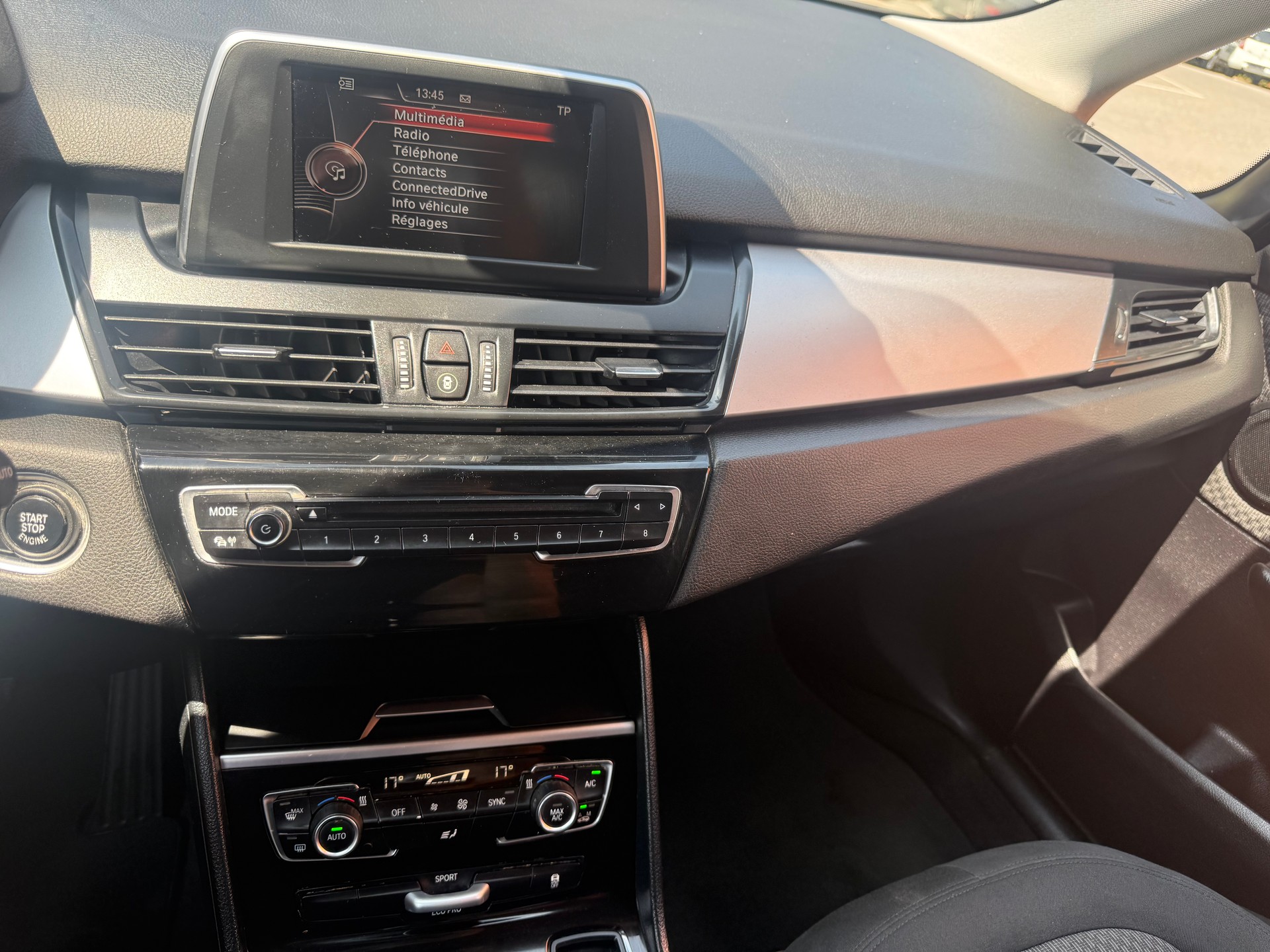 BMW 218i Active Tourer-image-7