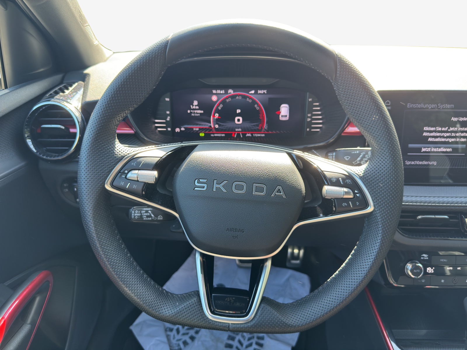 SKODA Fabia 1.5 TSI Monte Carlo DSG-image-9