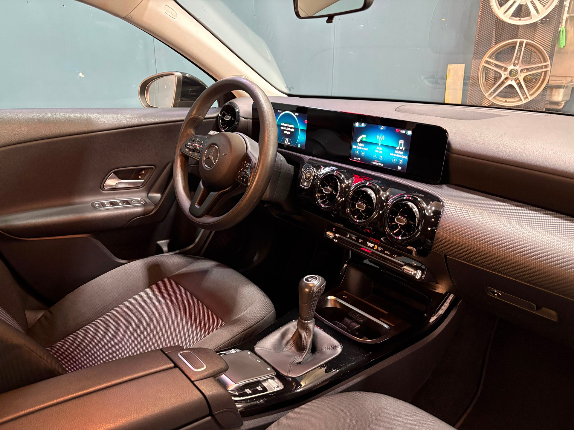 MERCEDES-BENZ A 200-image-9