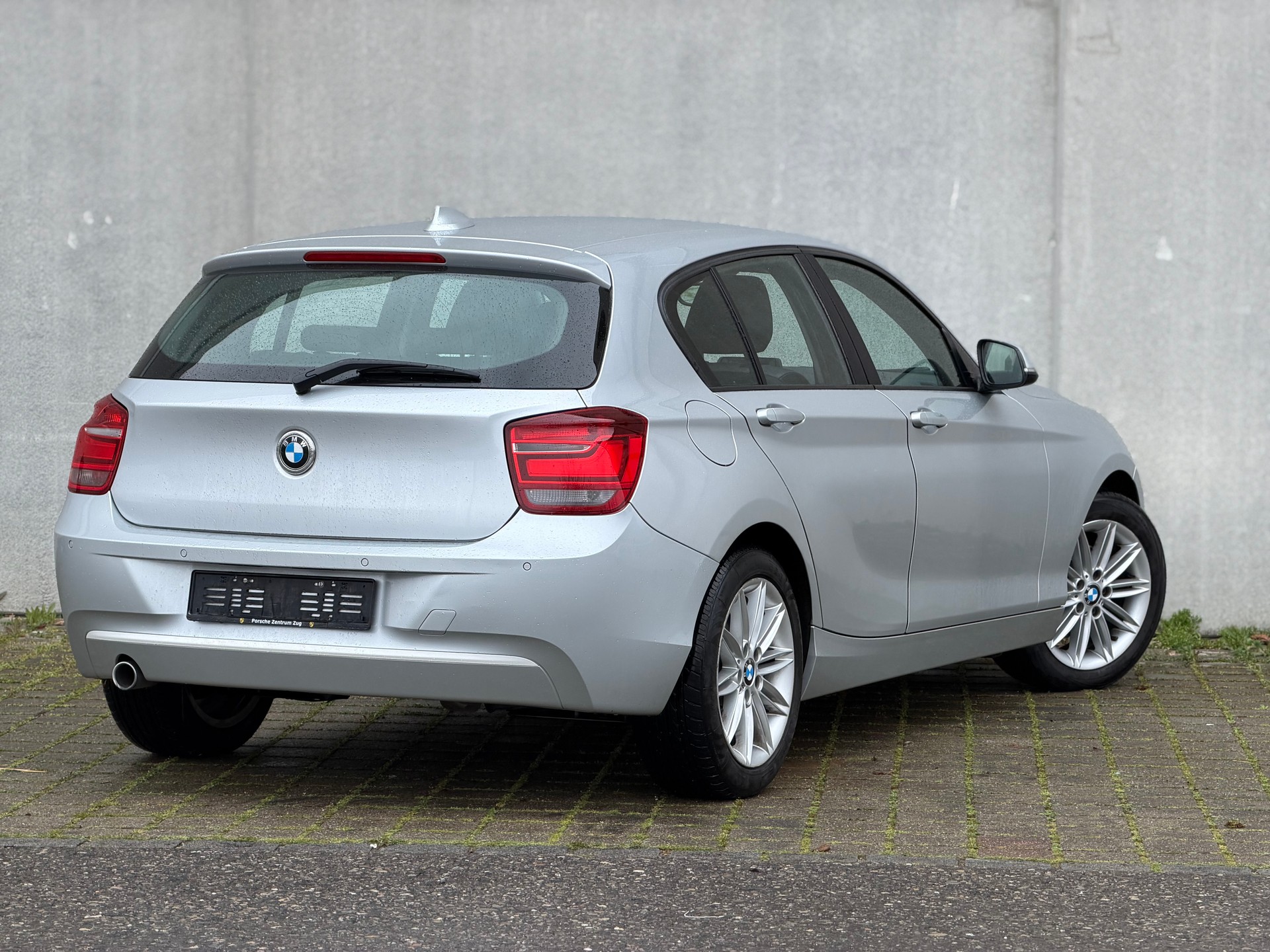 BMW 120d Urban Line Steptronic-image-1