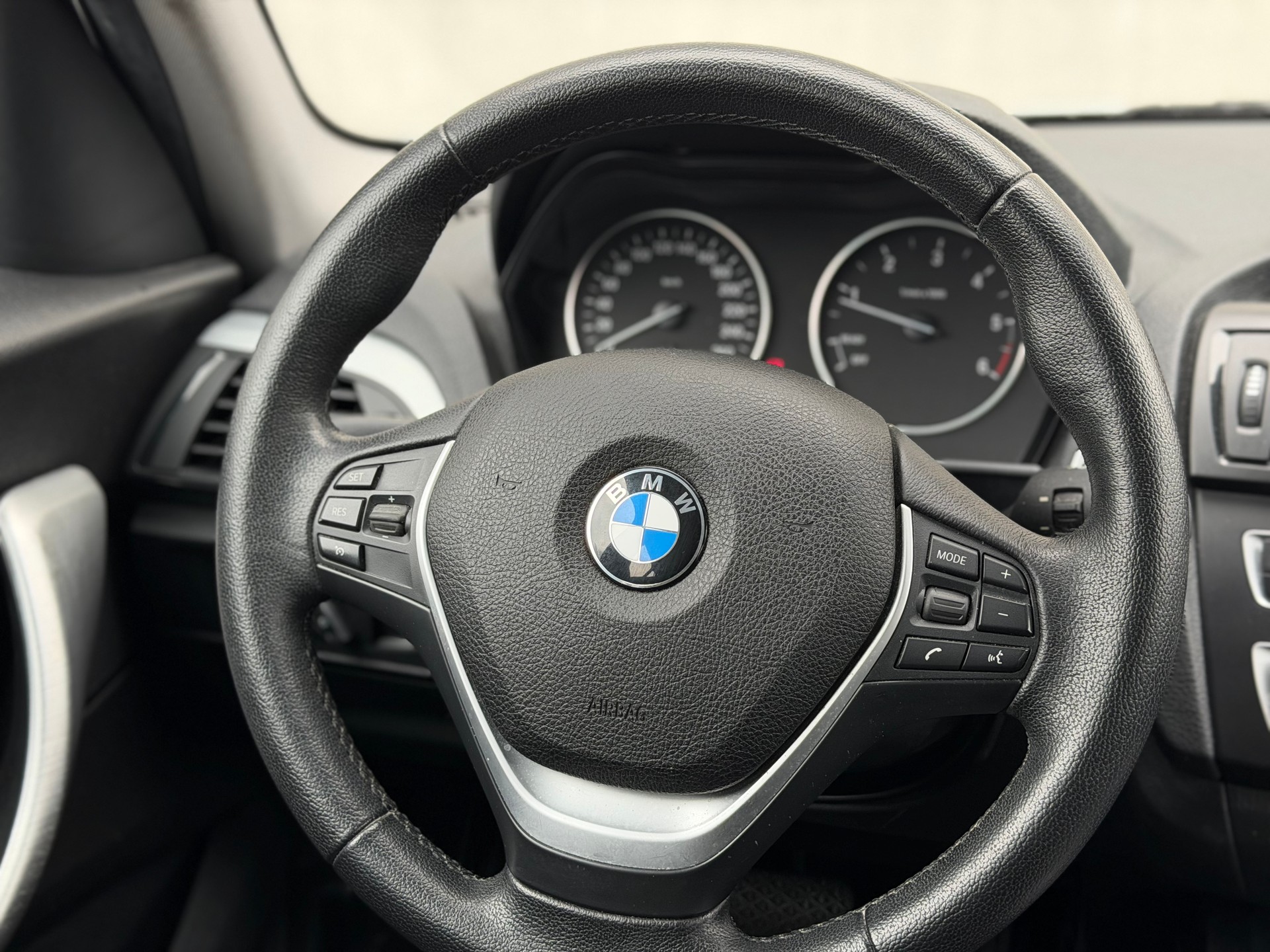 BMW 120d Urban Line Steptronic-image-6