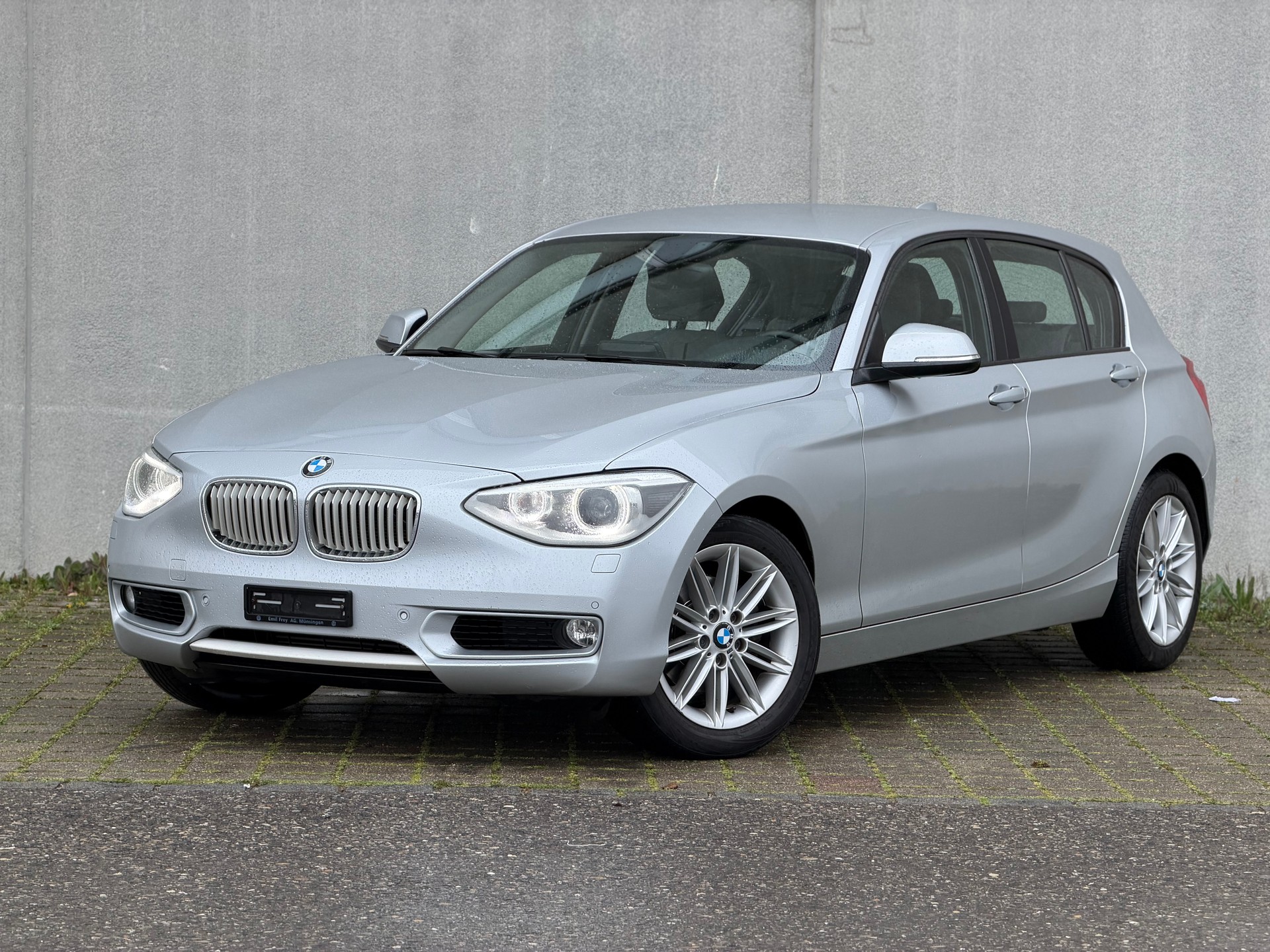 BMW 120d Urban Line Steptronic-image-0