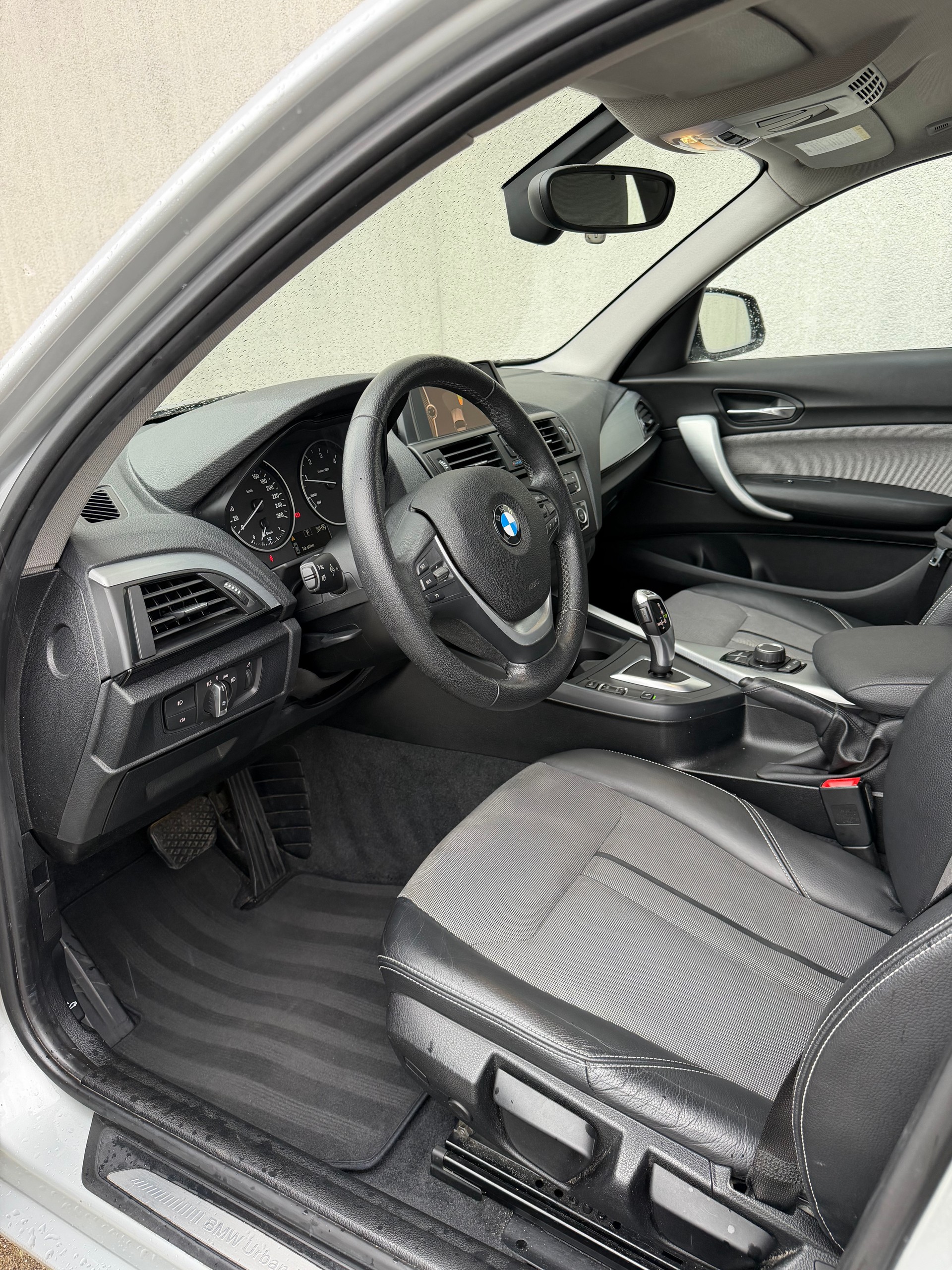 BMW 120d Urban Line Steptronic-image-2