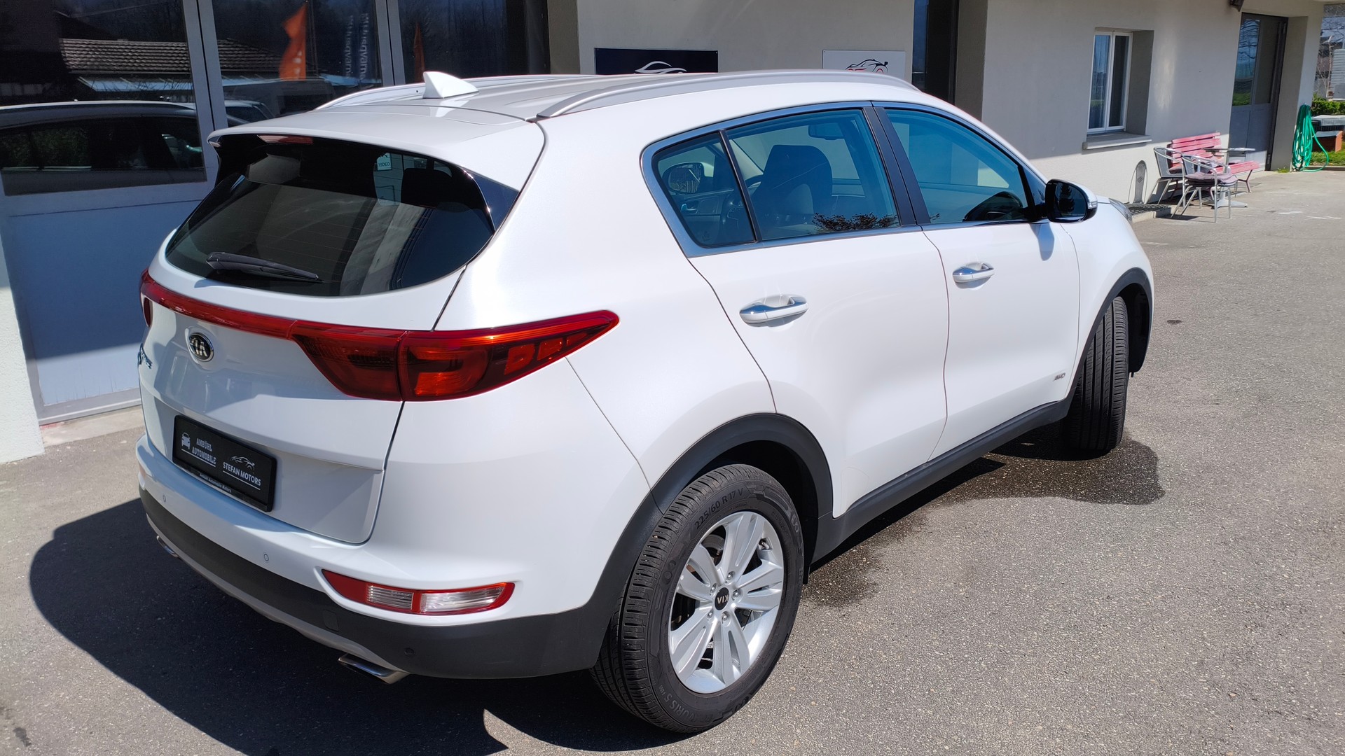 KIA Sportage 1.6 T-GDi Trend 4WD Automat-image-2