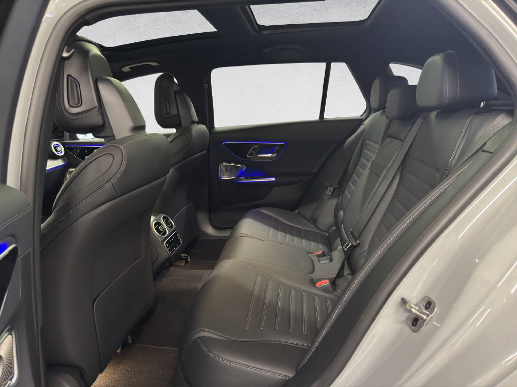 MERCEDES-BENZ C 300 AMG Line 4Matic T-Modell-image-12