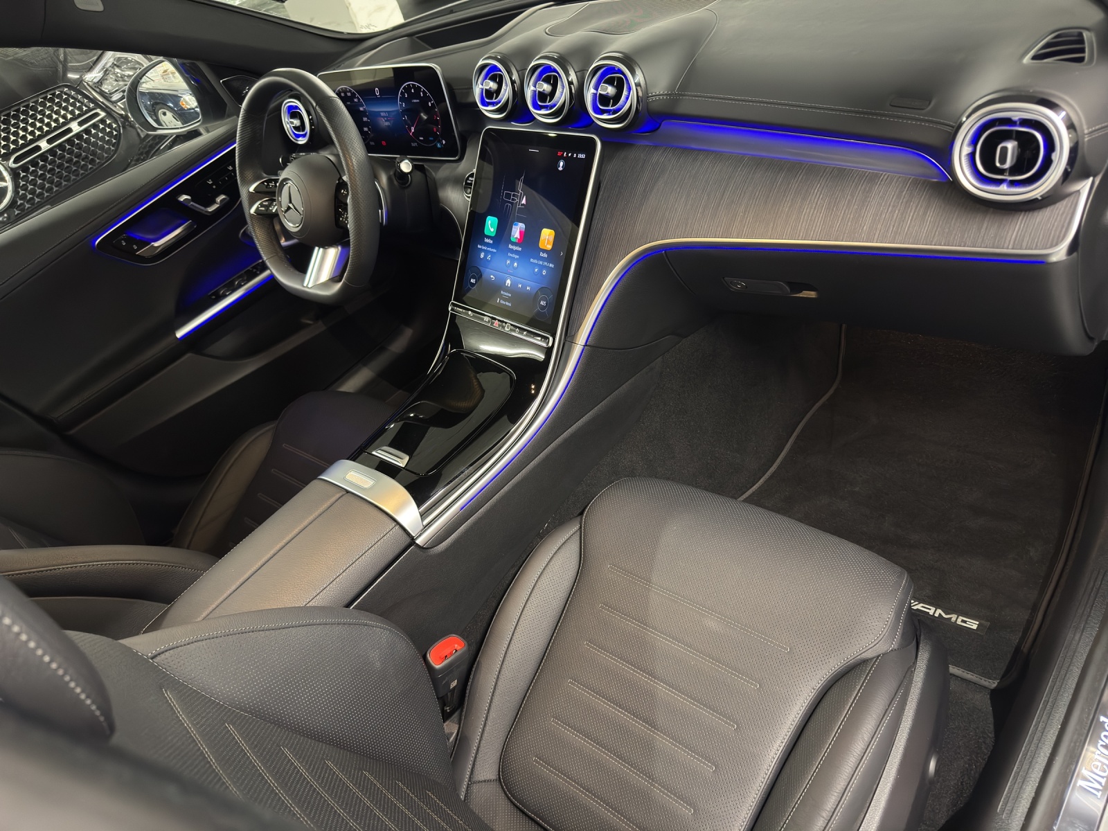 MERCEDES-BENZ C 300 AMG Line 4Matic T-Modell-image-11