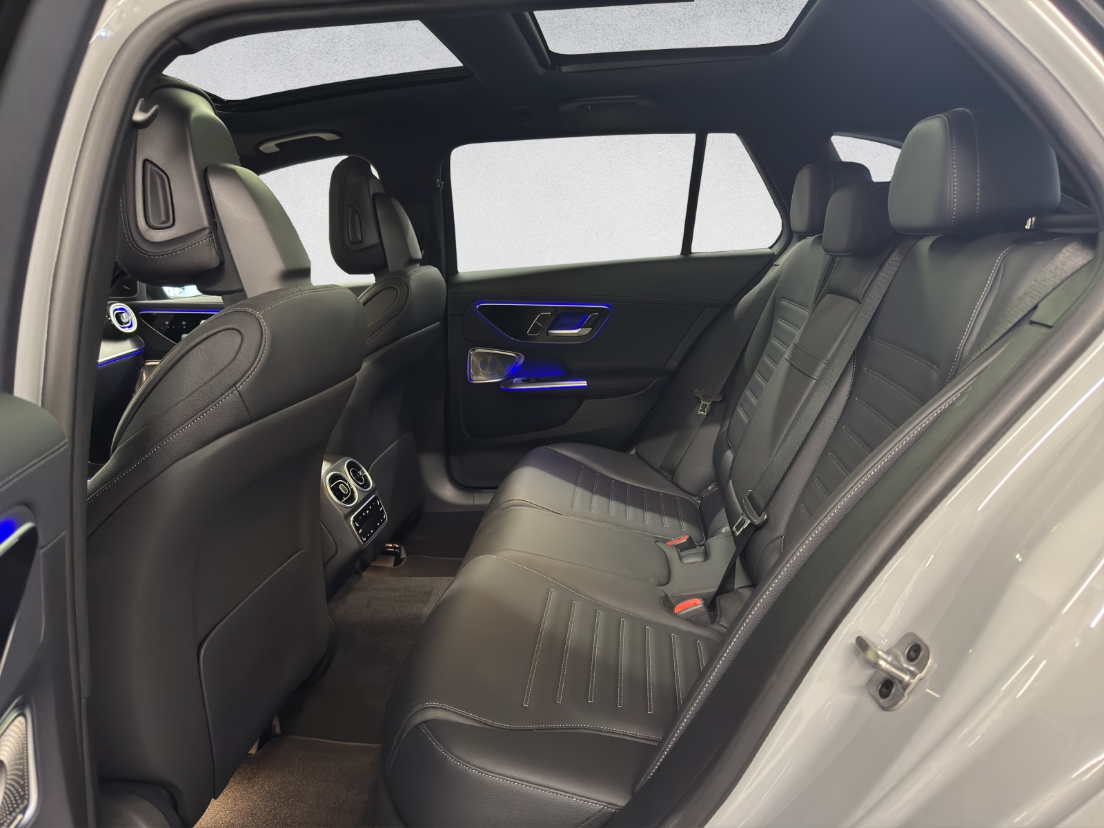 MERCEDES-BENZ C 300 AMG Line 4Matic T-Modell-image-13