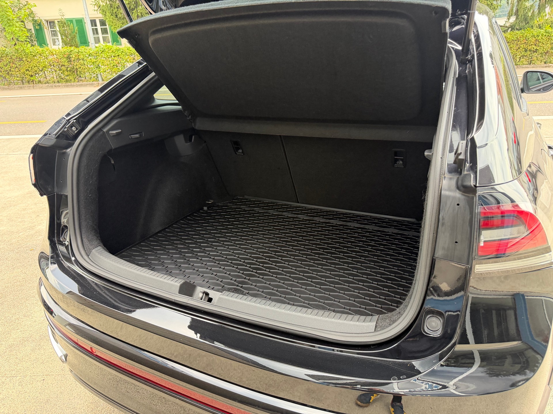 VW Taigo 1.0 TSI R-Line DSG-image-11