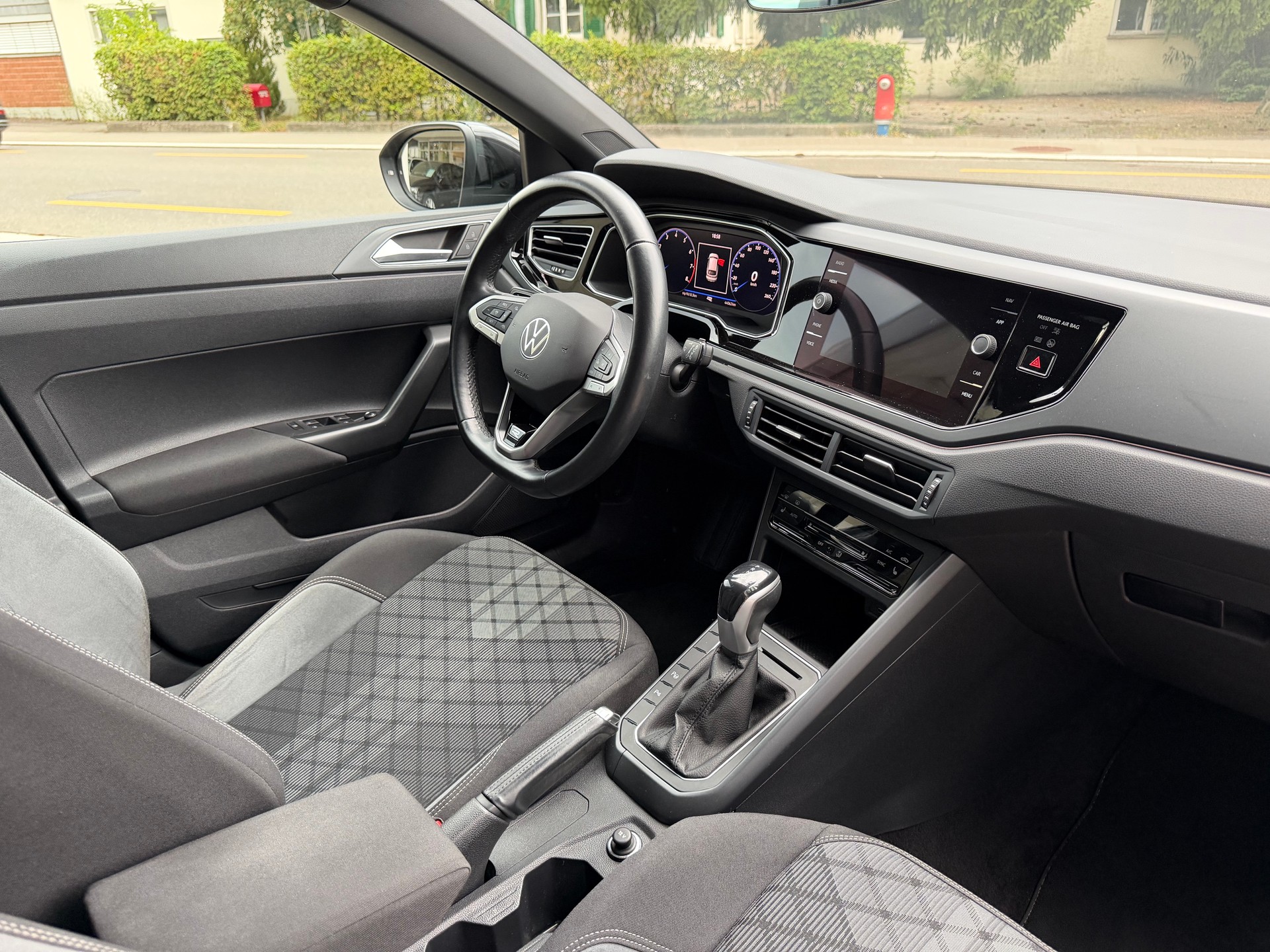 VW Taigo 1.0 TSI R-Line DSG-image-12
