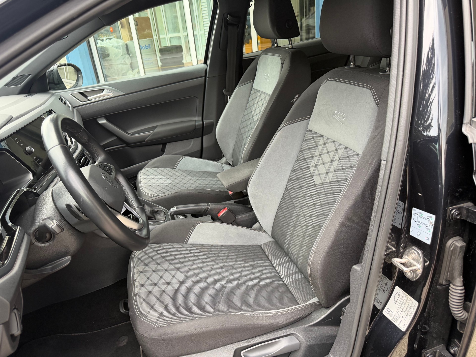 VW Taigo 1.0 TSI R-Line DSG-image-8