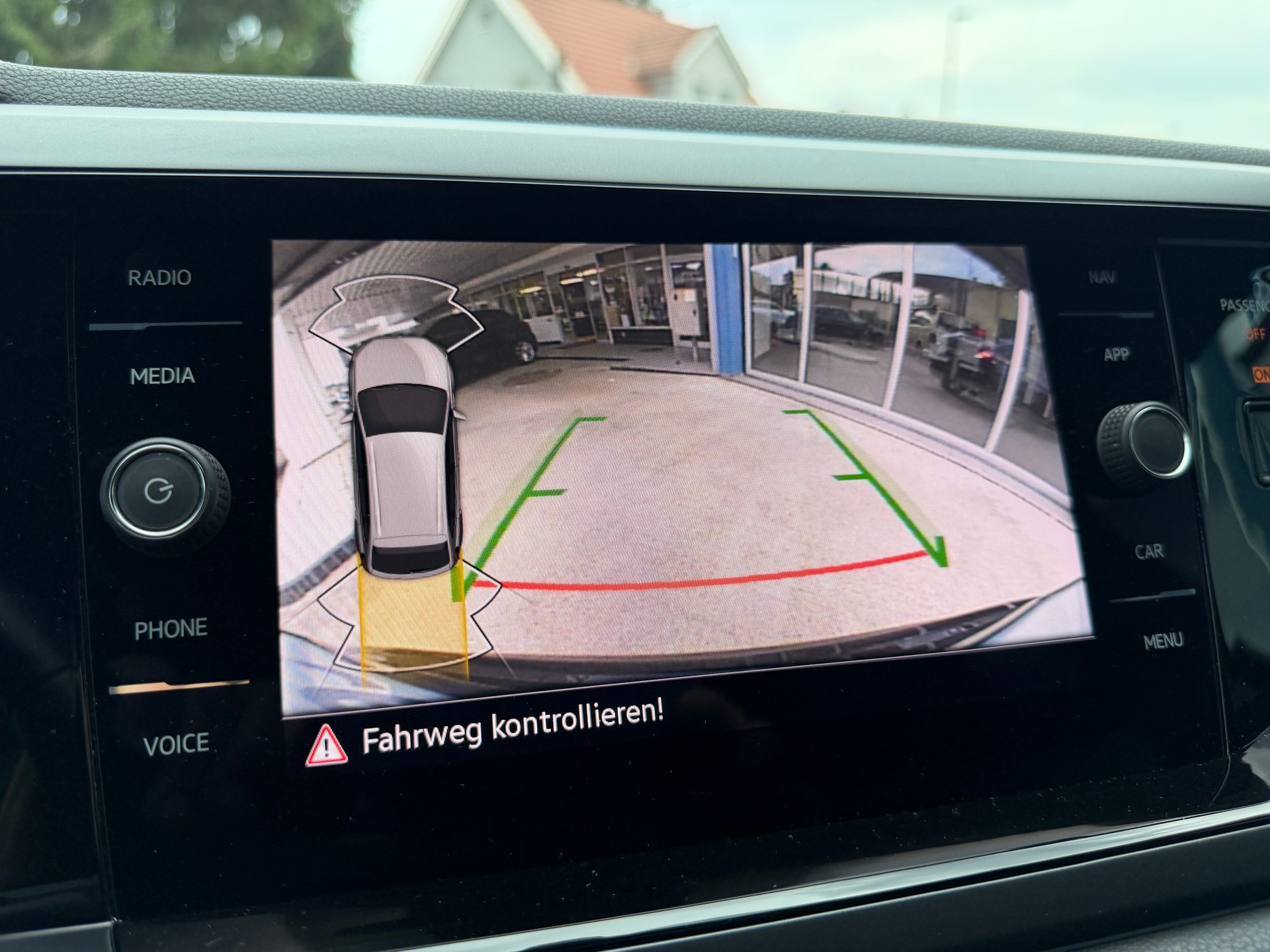 VW Taigo 1.0 TSI R-Line DSG-image-13