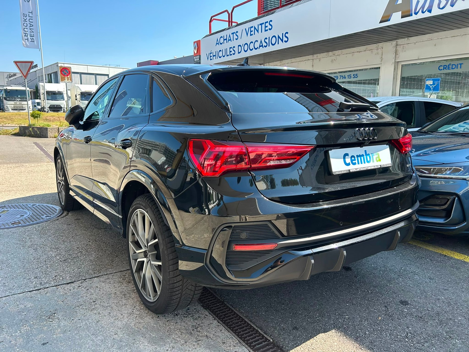 AUDI Q3 Sportback 40 TDI S line quattro S-tronic-image-3