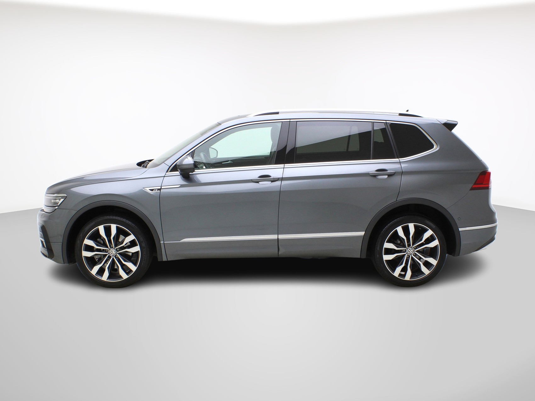 VW Tiguan Allspace 2.0 TSI DSG R-Line 4Motion-image-2