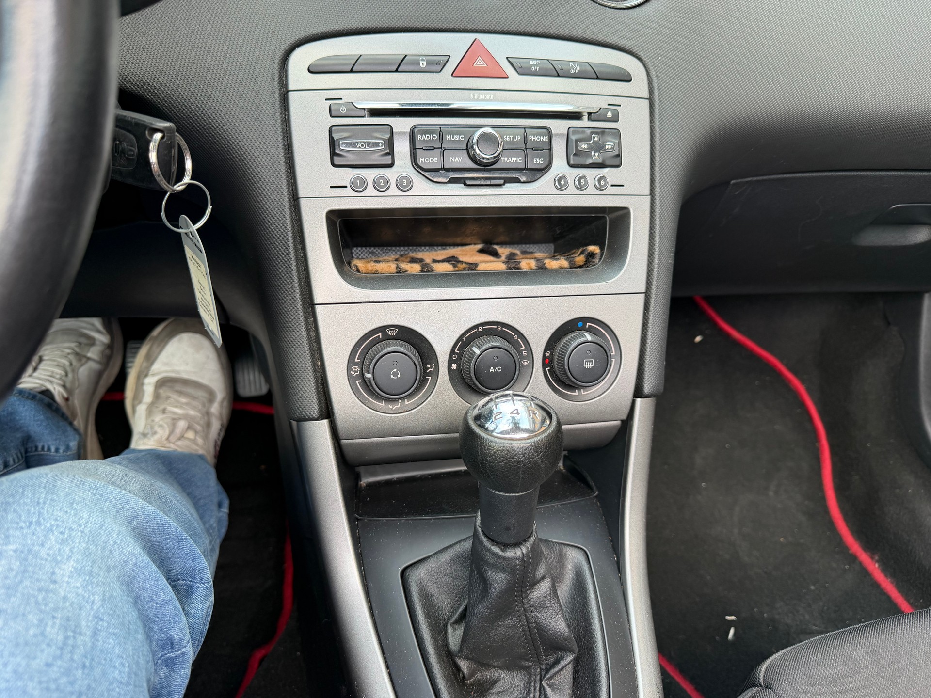 PEUGEOT 308 CC 1.6 16V VTi Sport-image-5