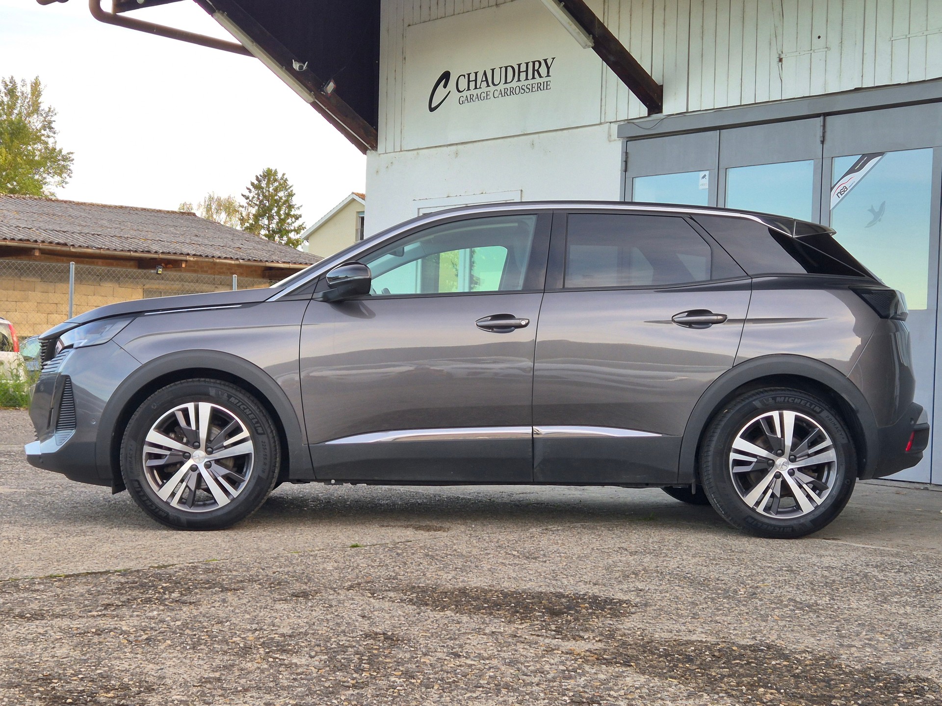 PEUGEOT 3008 1.2 PureTech Allure EAT8-image-9