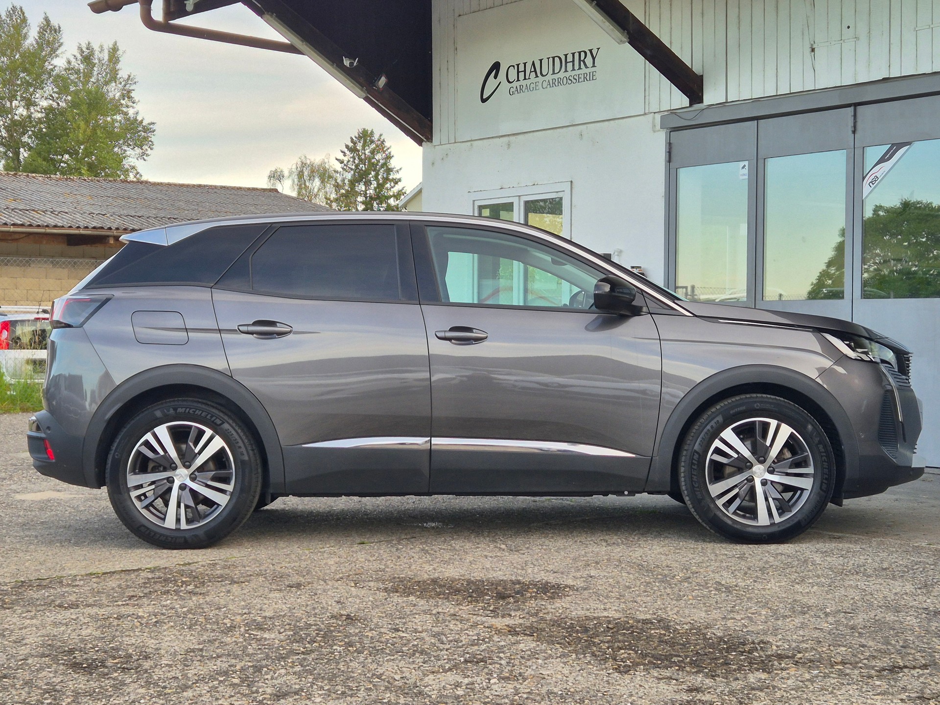 PEUGEOT 3008 1.2 PureTech Allure EAT8-image-4