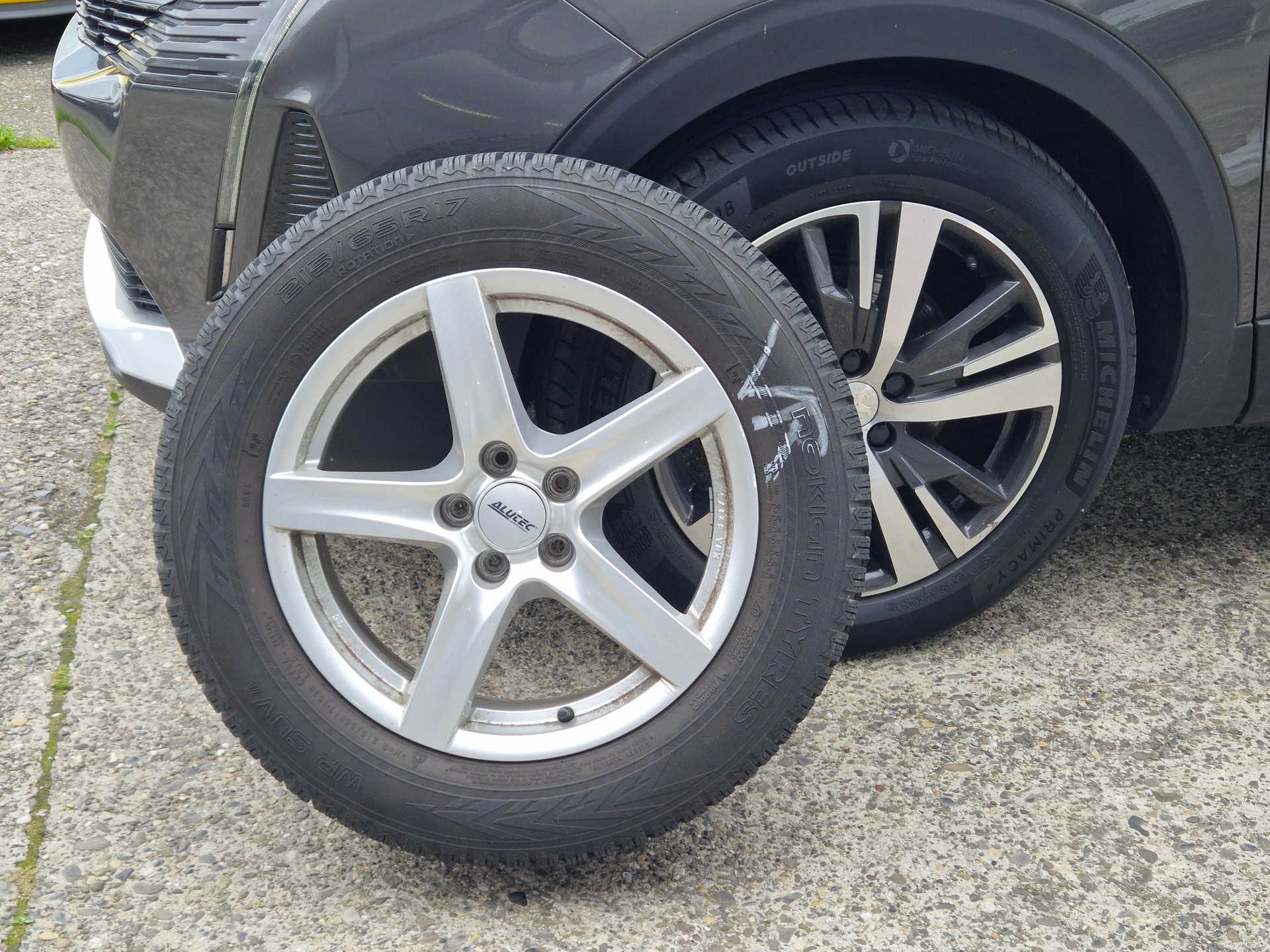 PEUGEOT 3008 1.2 PureTech Allure EAT8-image-11