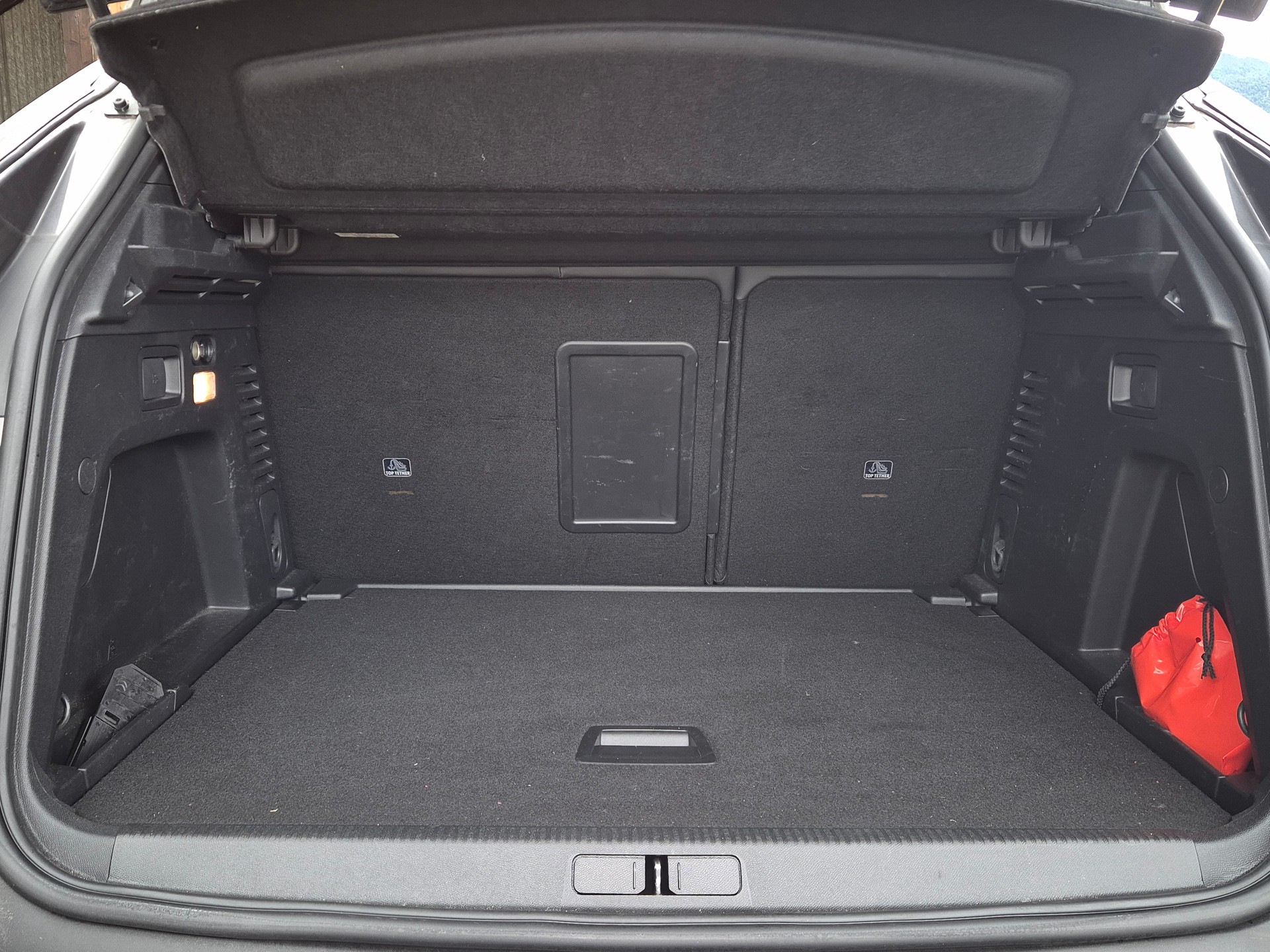 PEUGEOT 3008 1.2 PureTech Allure EAT8-image-7