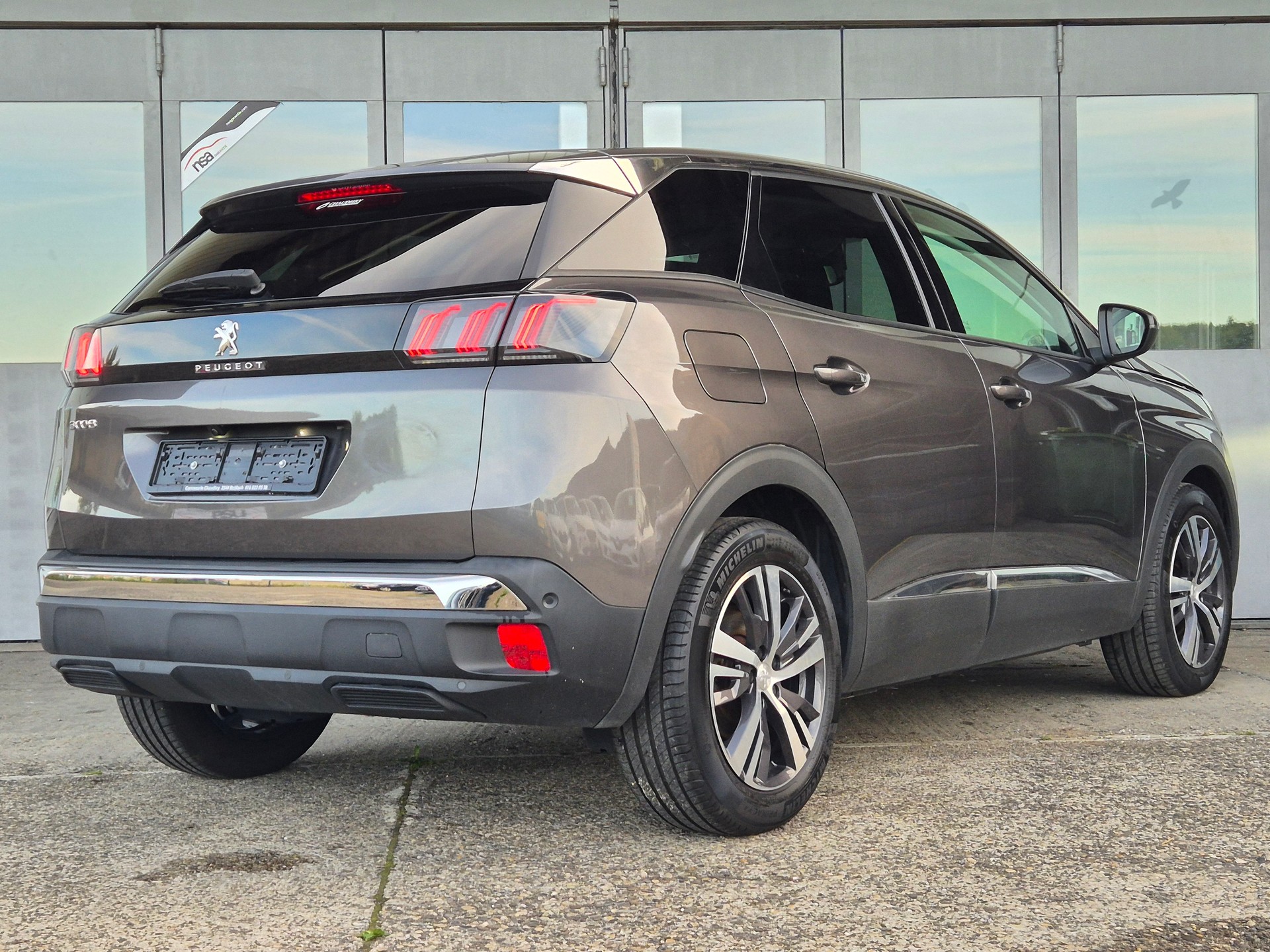 PEUGEOT 3008 1.2 PureTech Allure EAT8-image-5