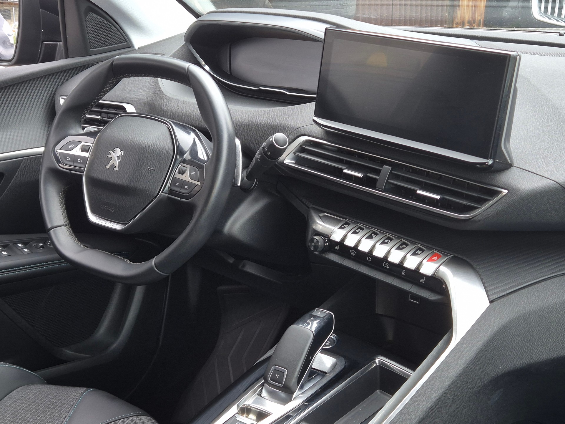 PEUGEOT 3008 1.2 PureTech Allure EAT8-image-12