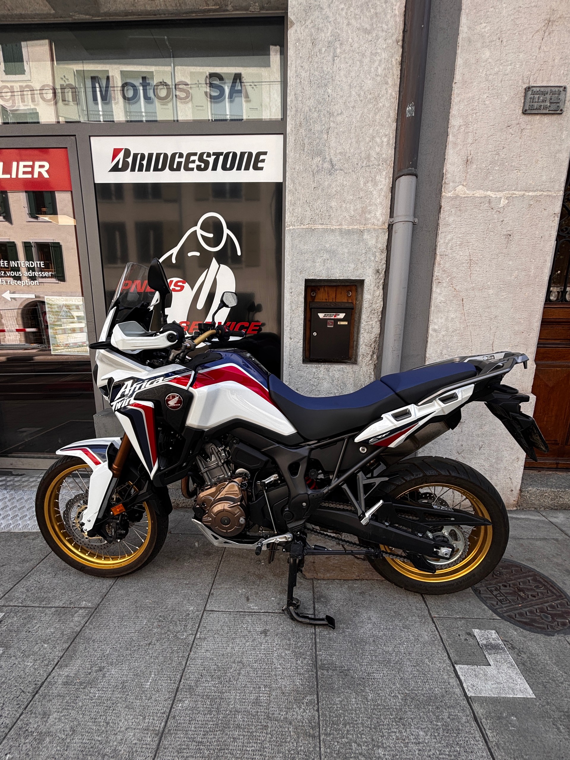 HONDA CRF 1000A Africa Twin-image-2