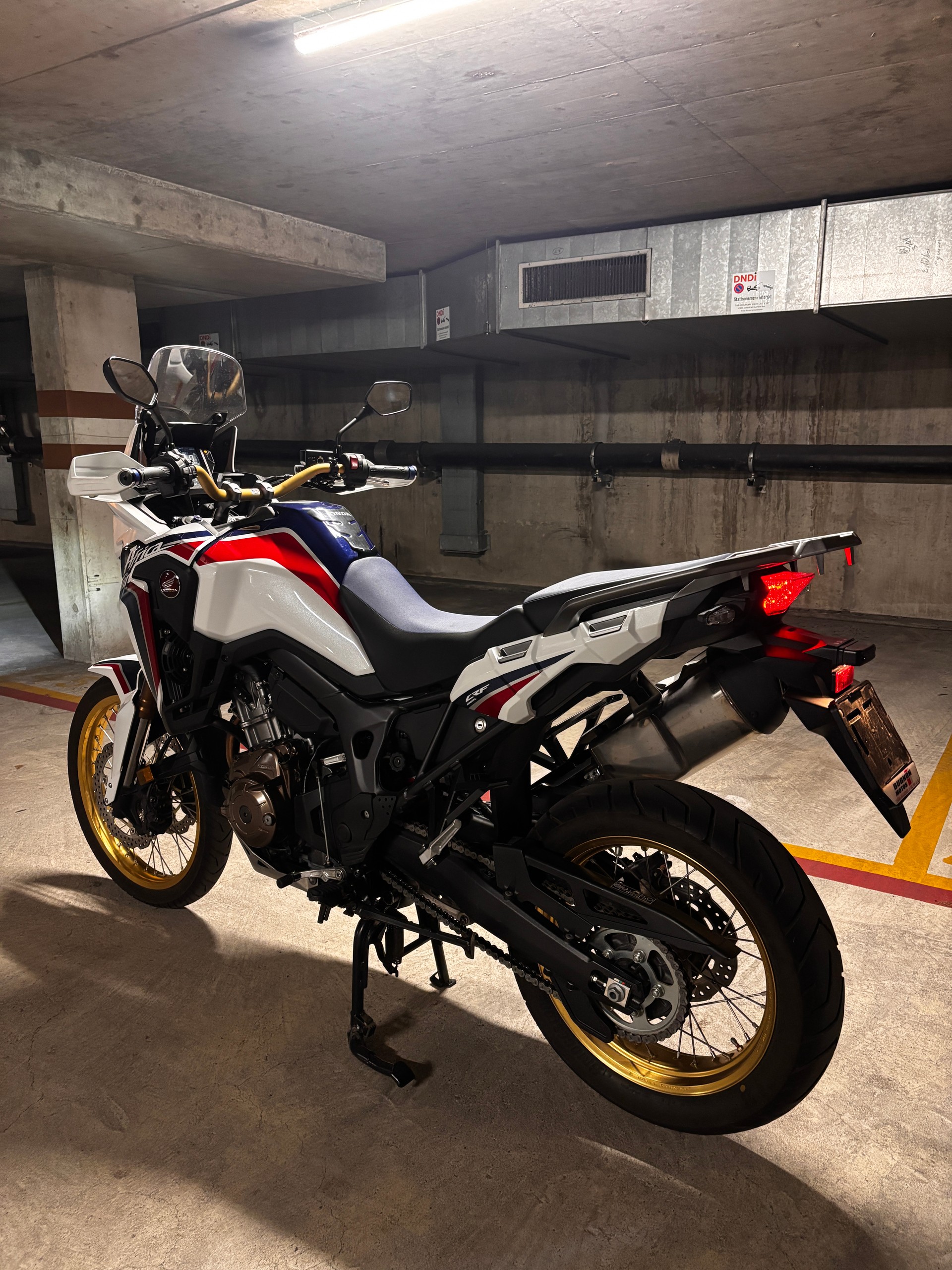 HONDA CRF 1000A Africa Twin-image-6