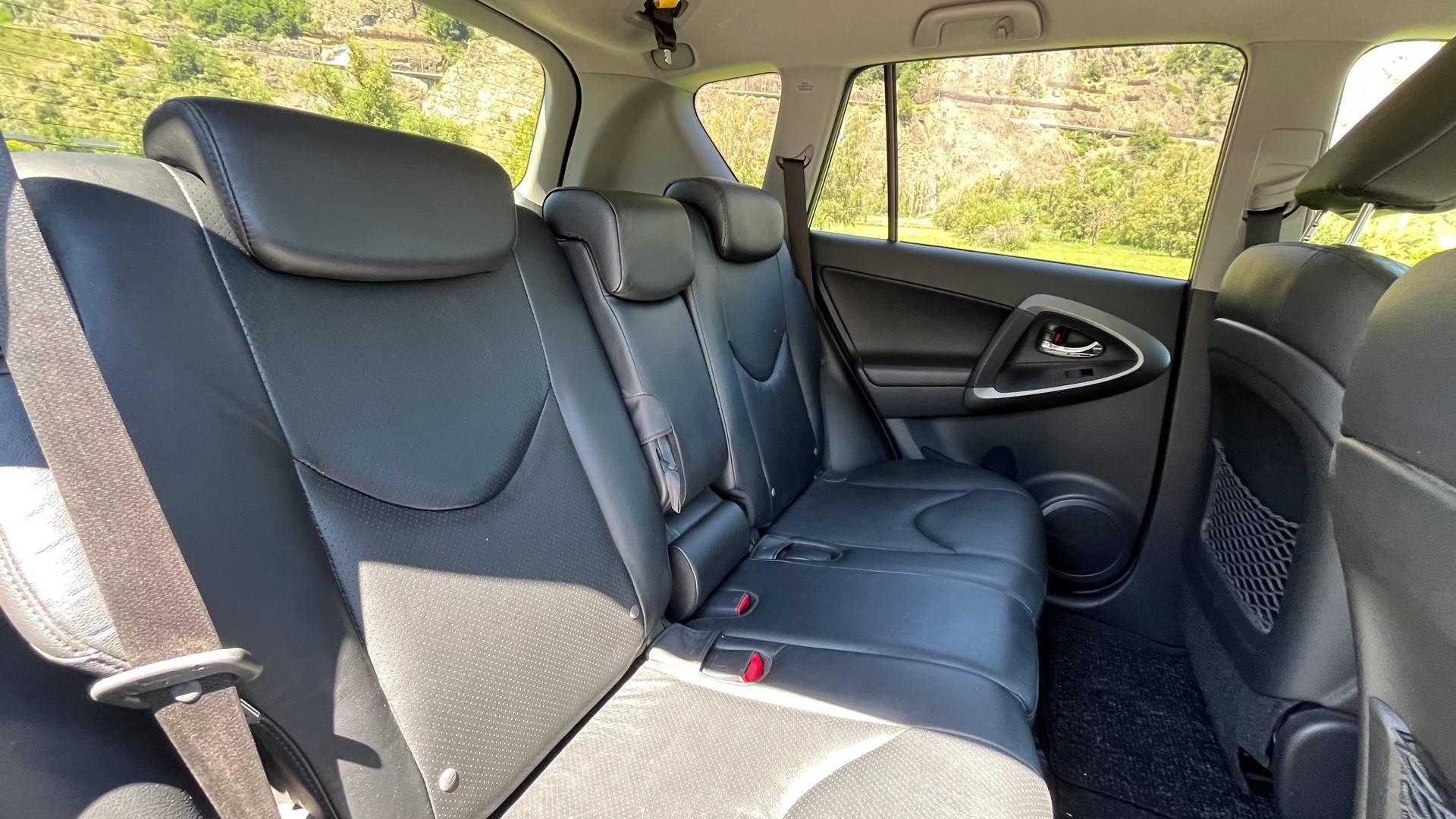 TOYOTA RAV-4 2.2D-CAT Linea Sol Premium AT-image-9