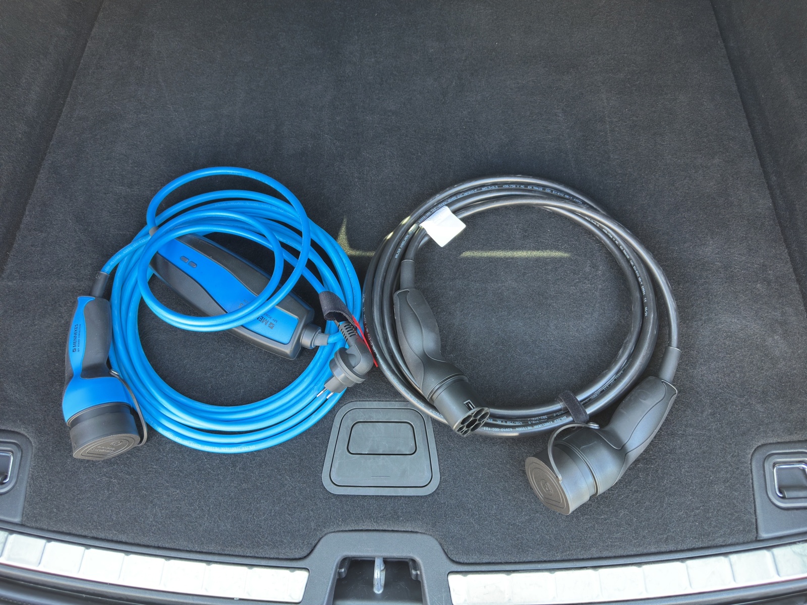 VOLVO XC60 2.0 T6 TE Plus Dark eAWD-image-22