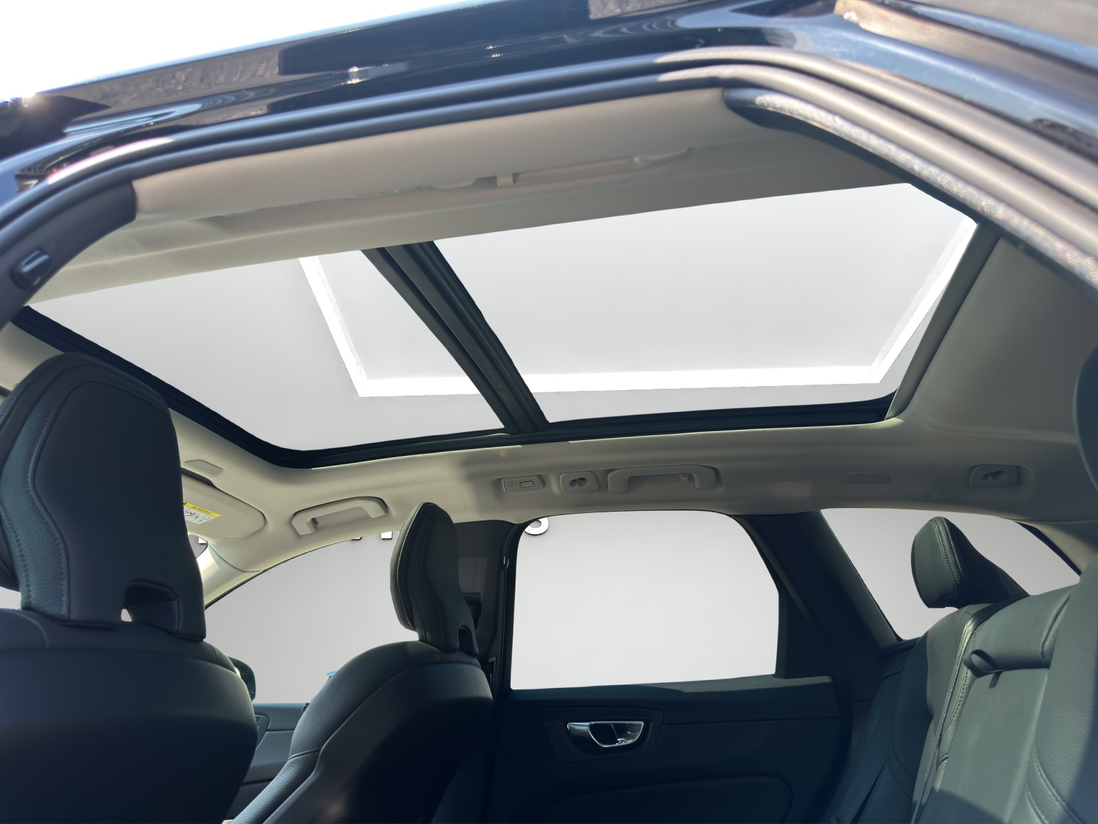 VOLVO XC60 2.0 T6 TE Plus Dark eAWD-image-11