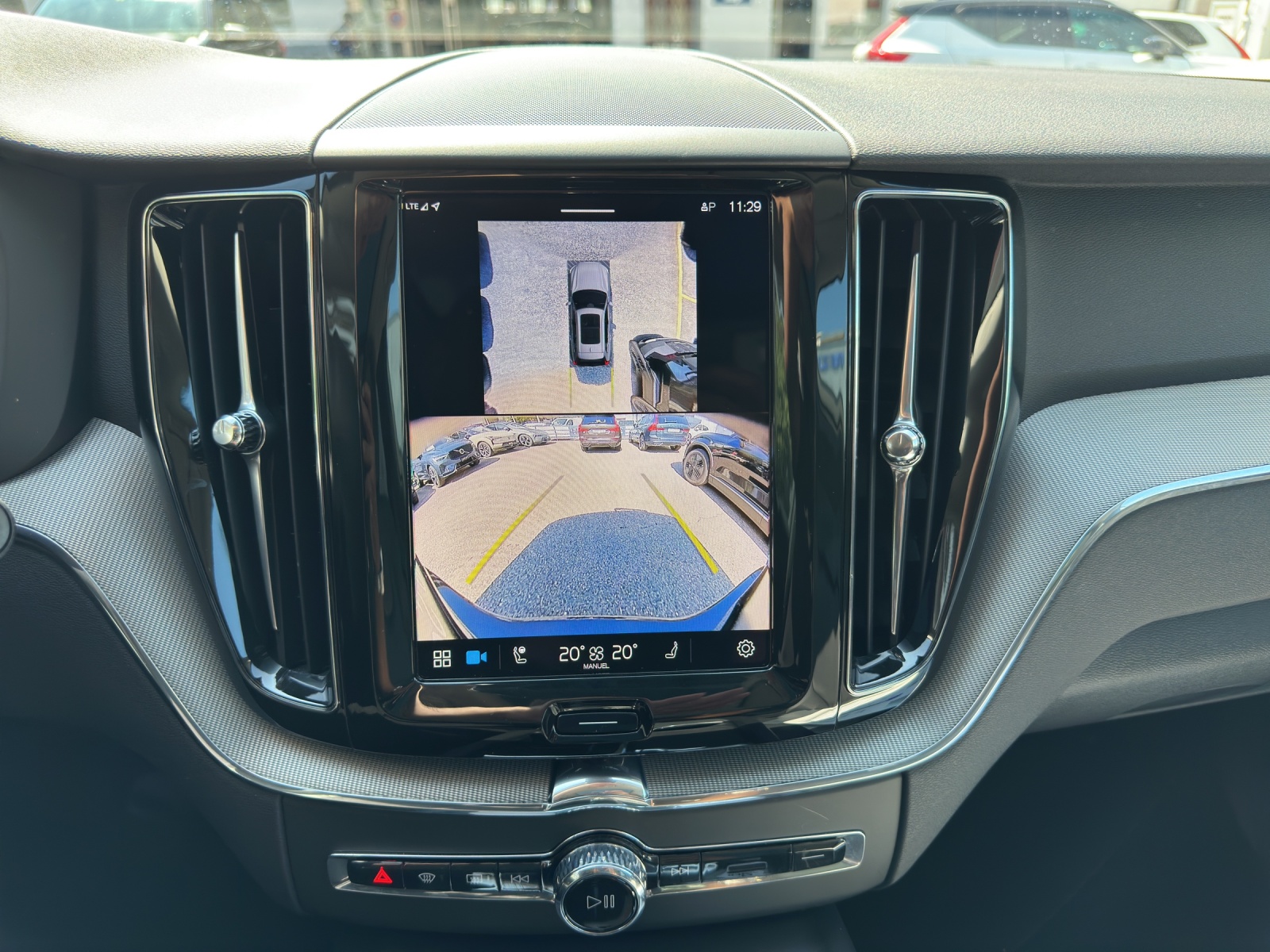 VOLVO XC60 2.0 T6 TE Plus Dark eAWD-image-19