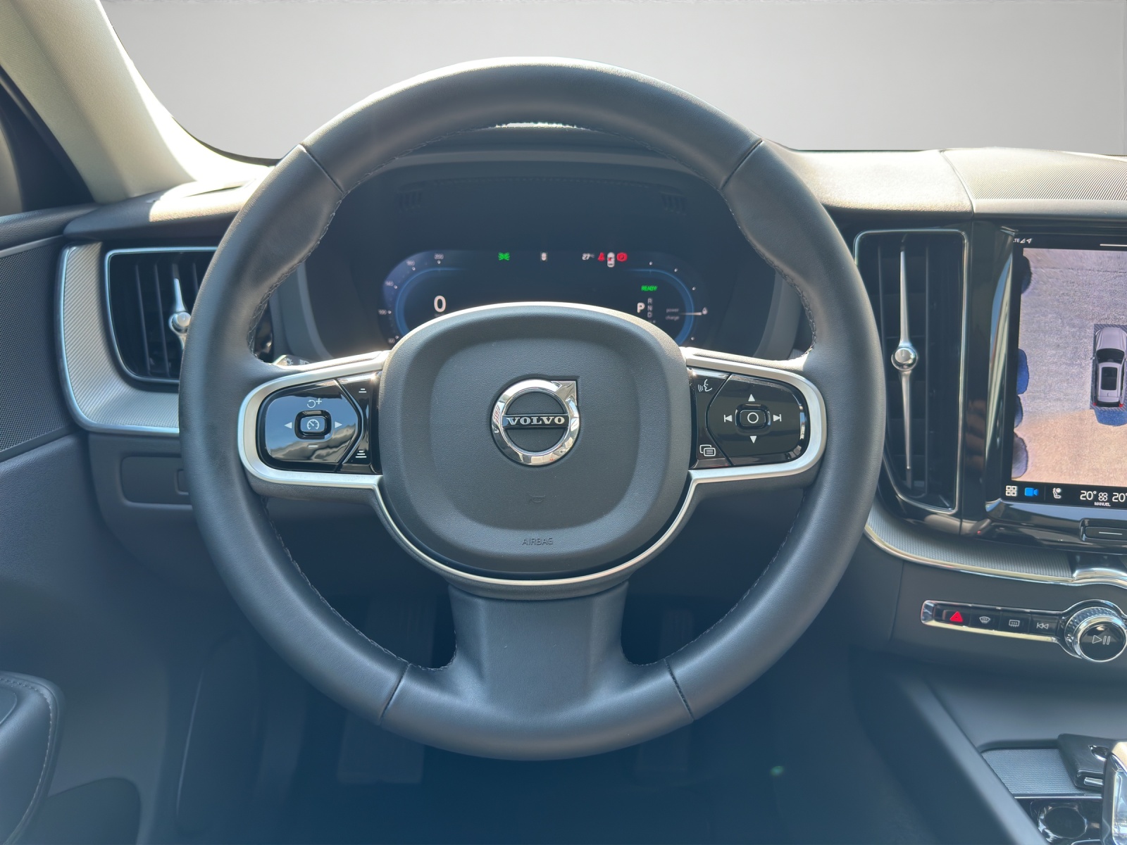 VOLVO XC60 2.0 T6 TE Plus Dark eAWD-image-3