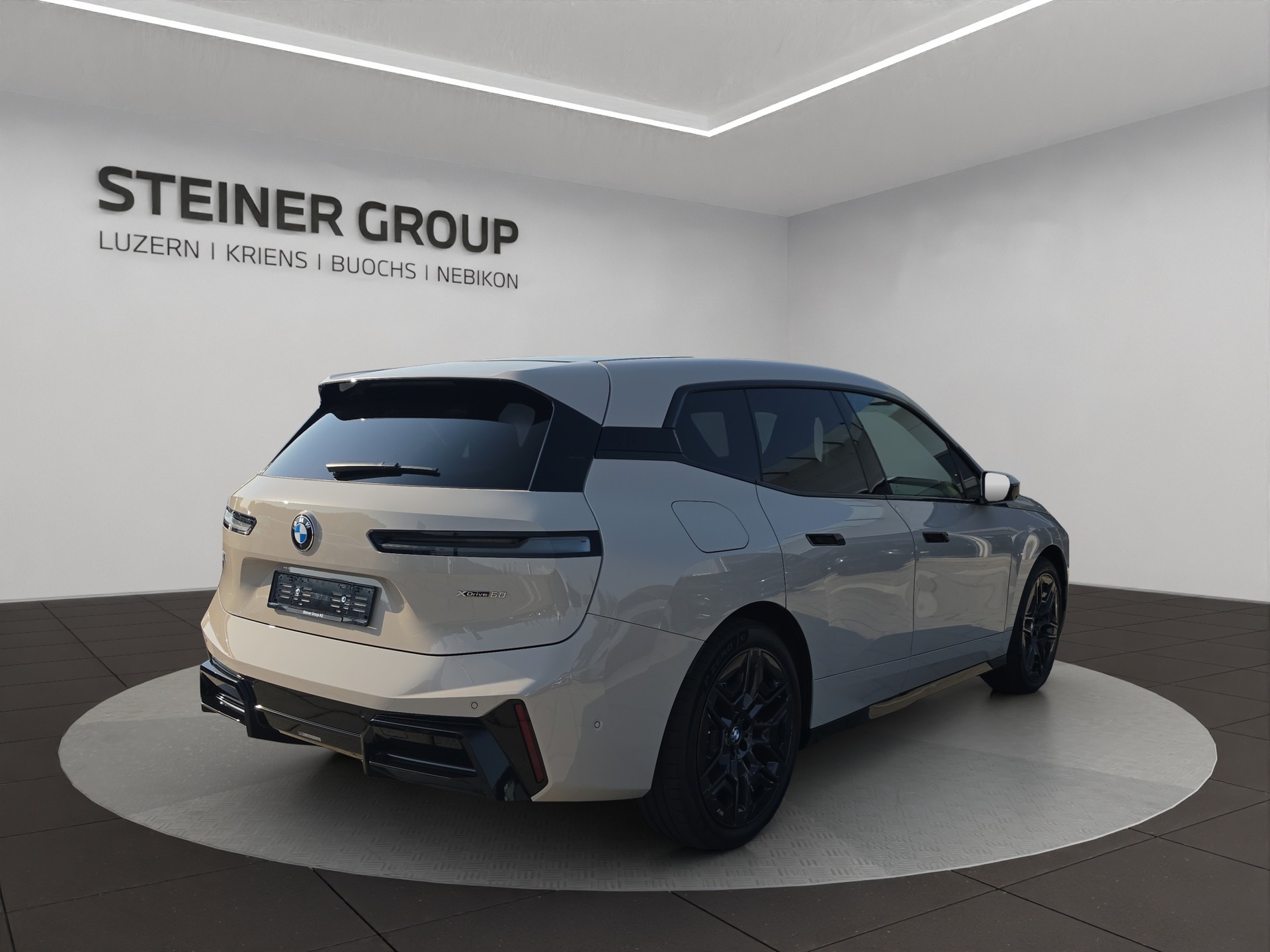 BMW iX xDrive60 M Sport Pro-image-4