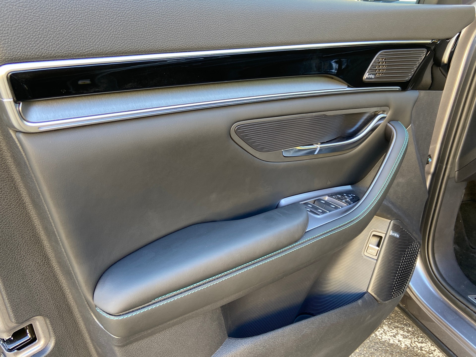 BYD Seal U DM-i Design AWD-image-11