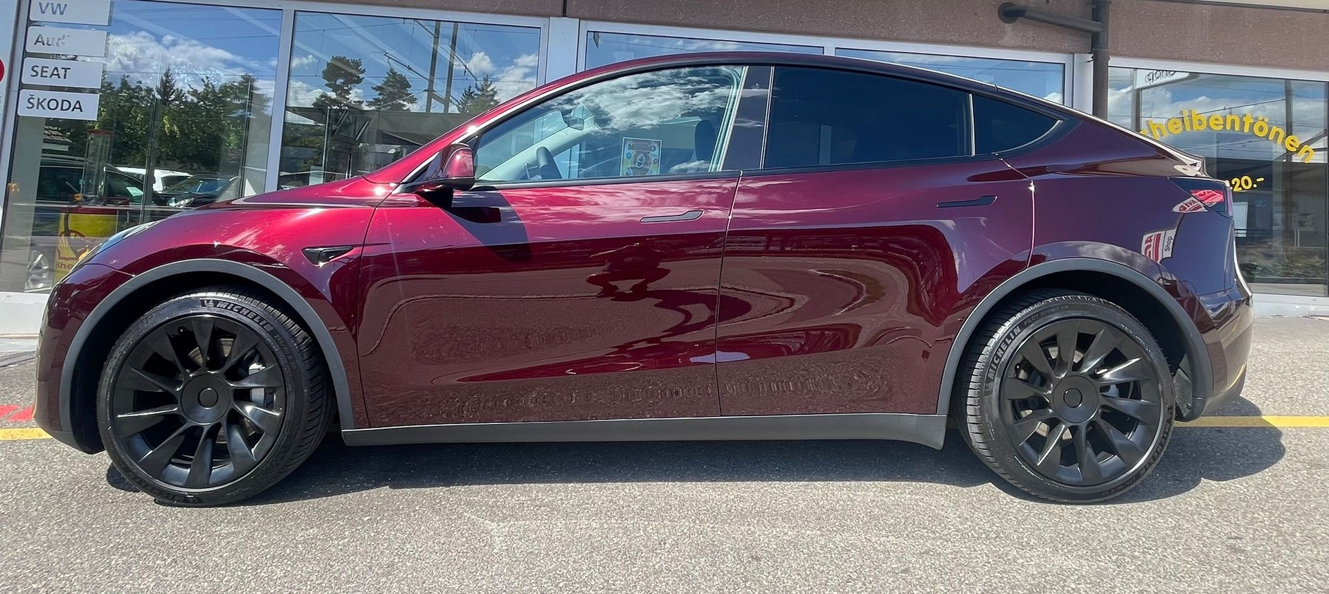 TESLA Long Range 533 km (WLTP) 514PS SOH 95% Midnight Cherry Red/AHK 1600kgWerksgarantie