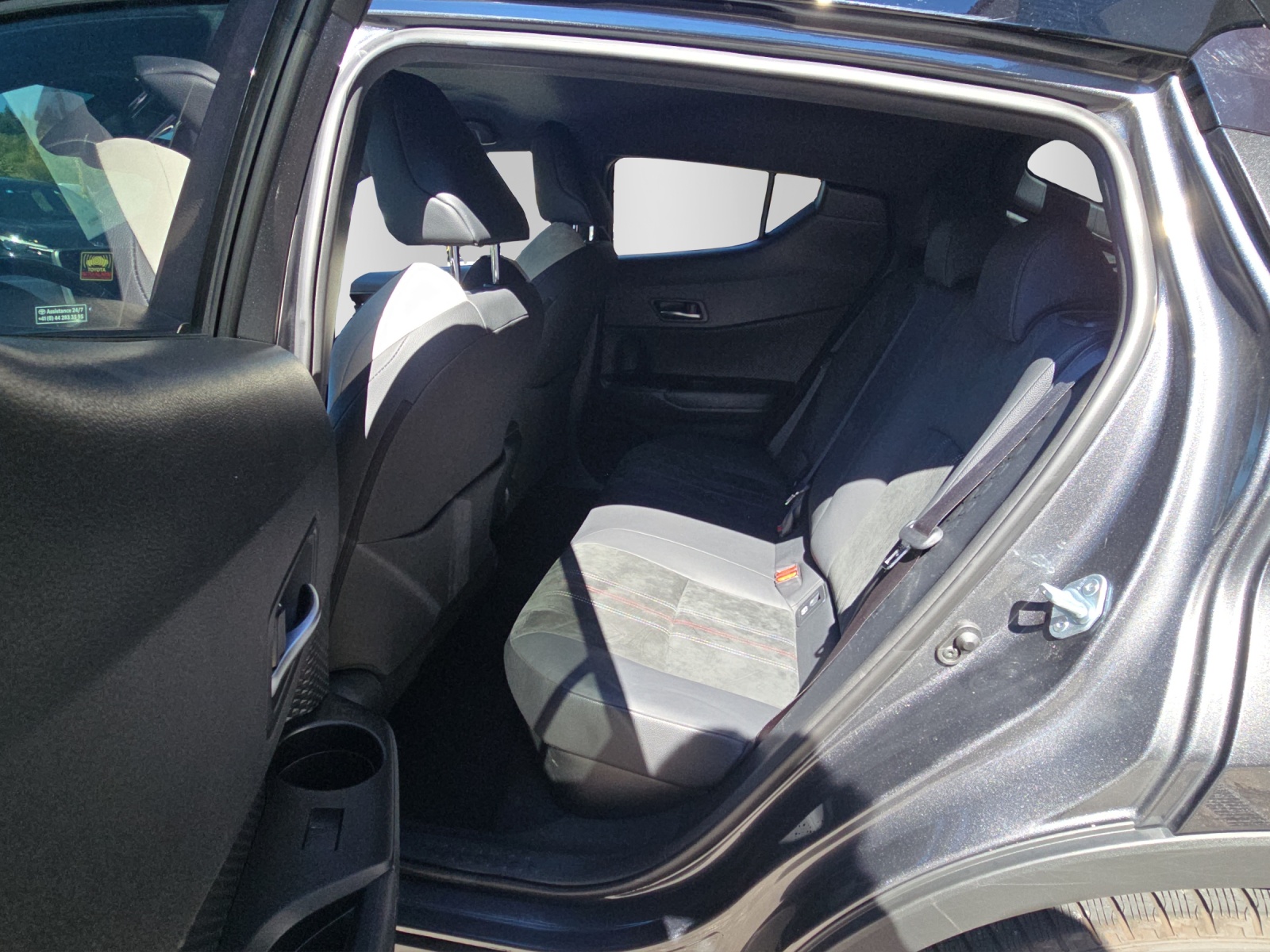 TOYOTA C-HR 2.0 VVTi HSD GR Sport-image-9