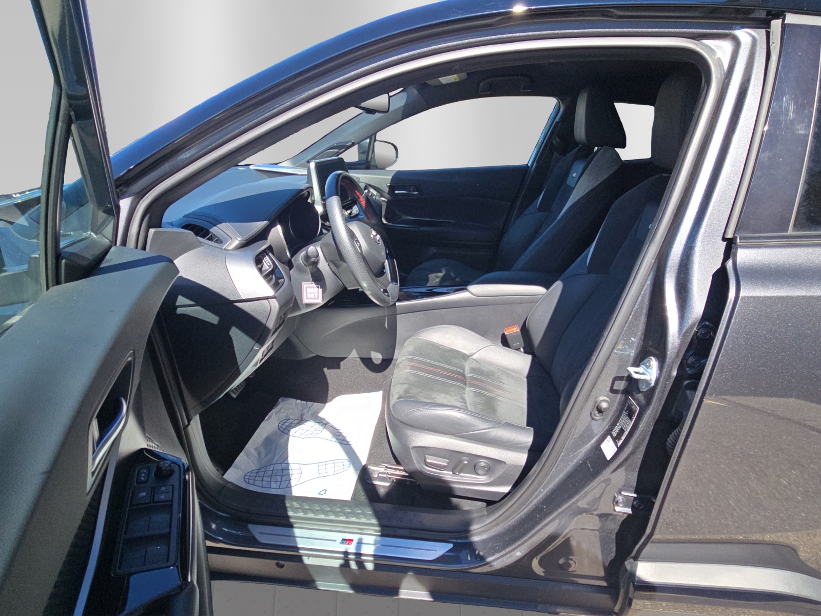TOYOTA C-HR 2.0 VVTi HSD GR Sport-image-8
